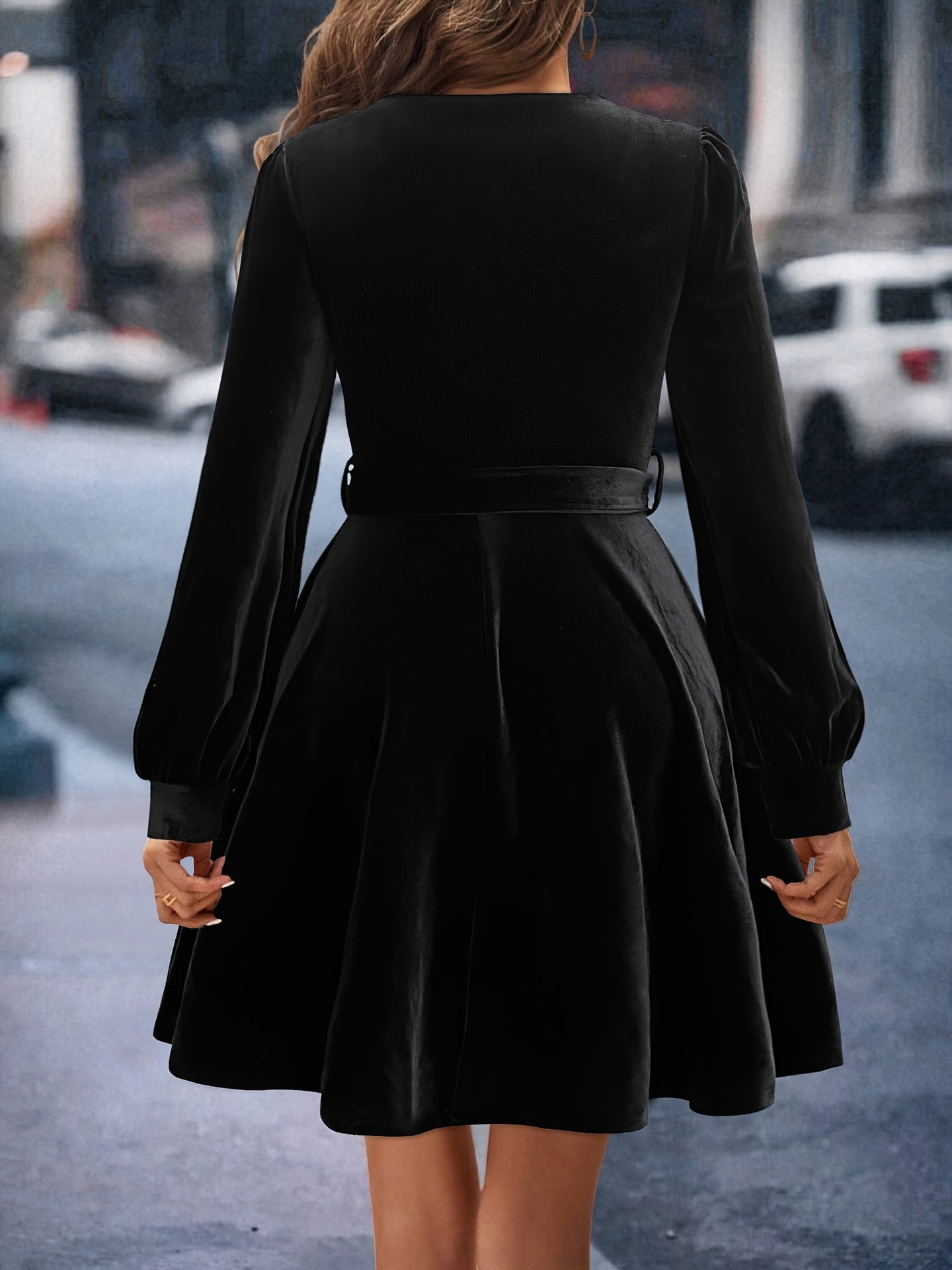 Women's Elegant Velvet Square Neck Slim Waist Long-Sleeved Dress