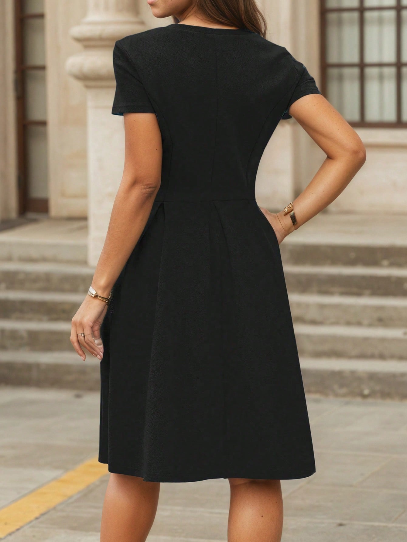 Plus Size Women's Casual Loose Pleated Pocket Solid Color Short Sleeve A-Line Dress 3