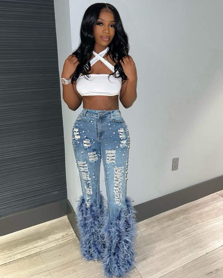 Women Pearl Embellished Feather Stretch Denim Pants