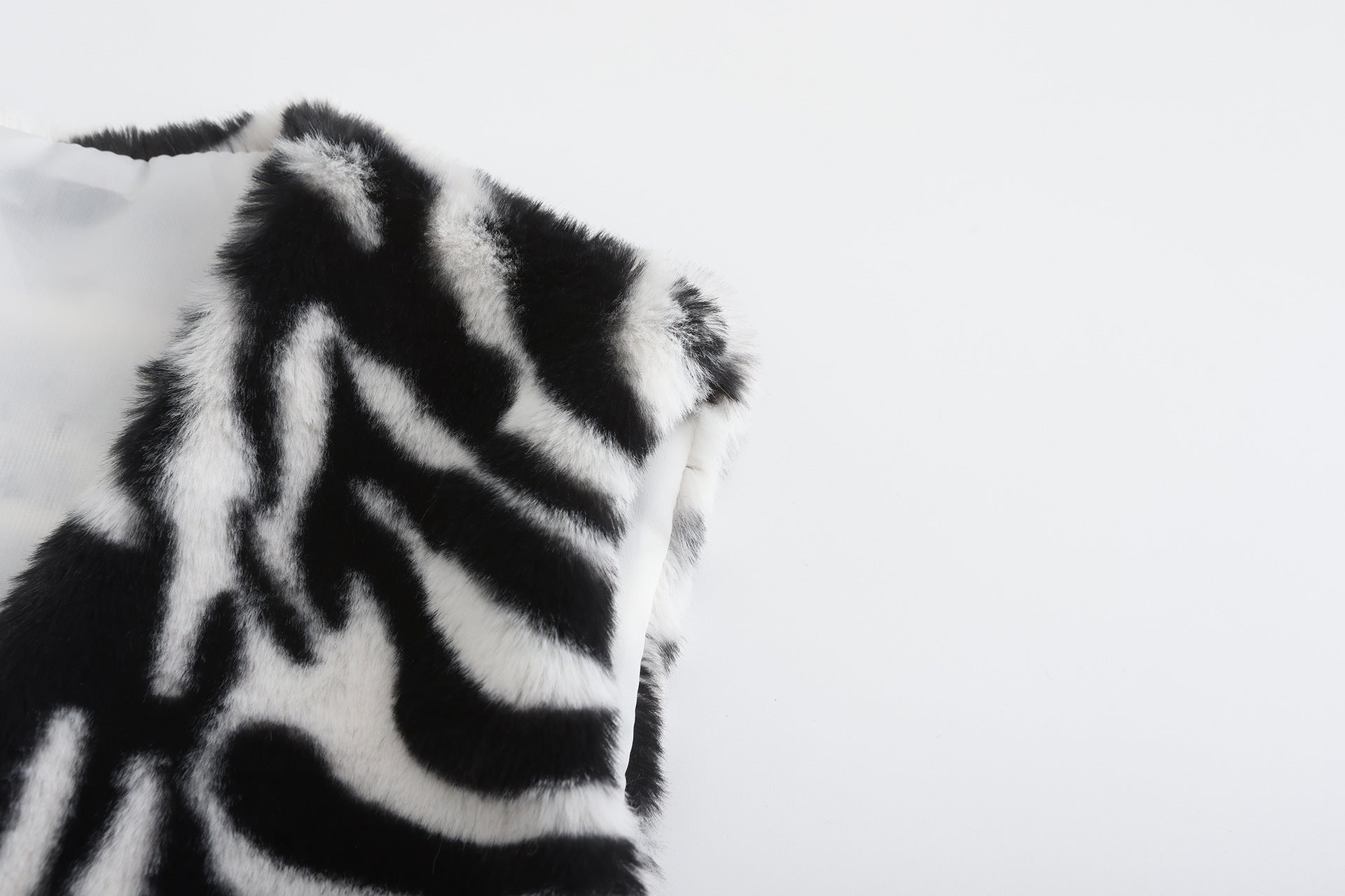 Women Autumn and Winter Leopard Faux Furry Crop Vest Jacket 23