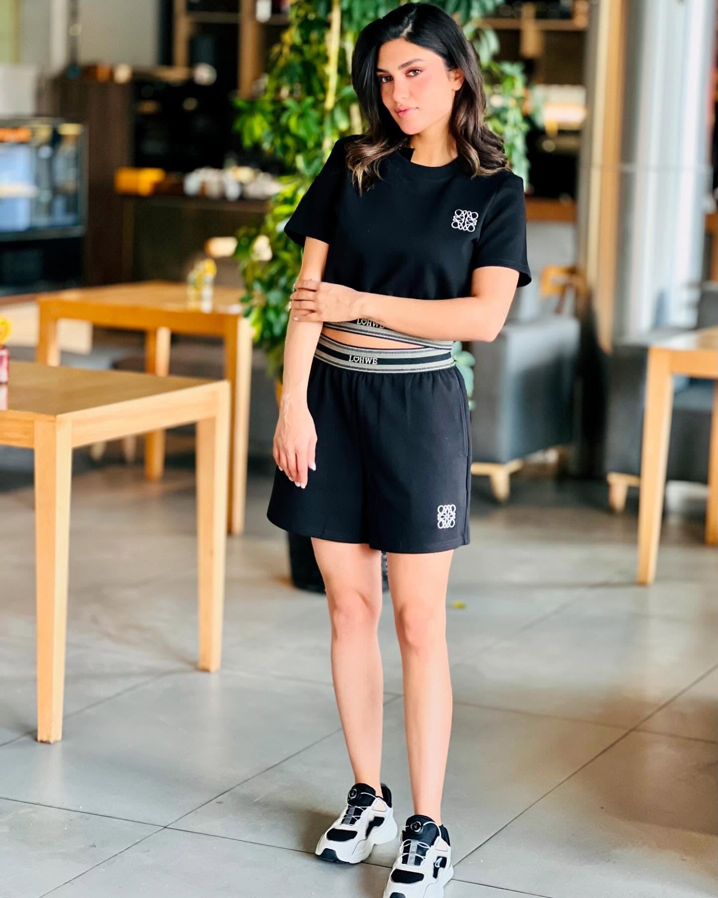 Women summer casual crop sports short-sleeved top and shorts two-piece set