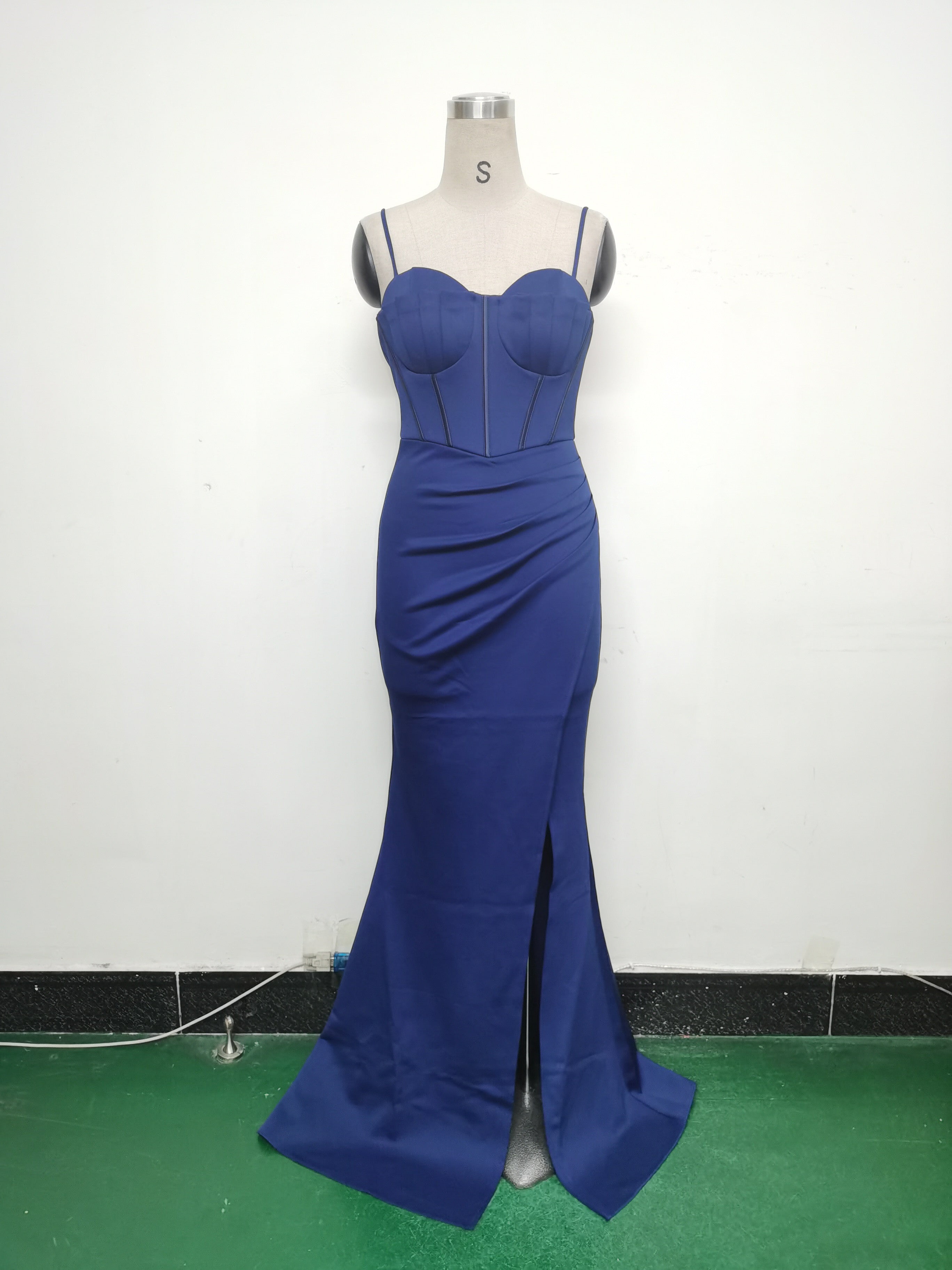 Fishbone Slim Waist Solid Color Satin Evening Dress 20