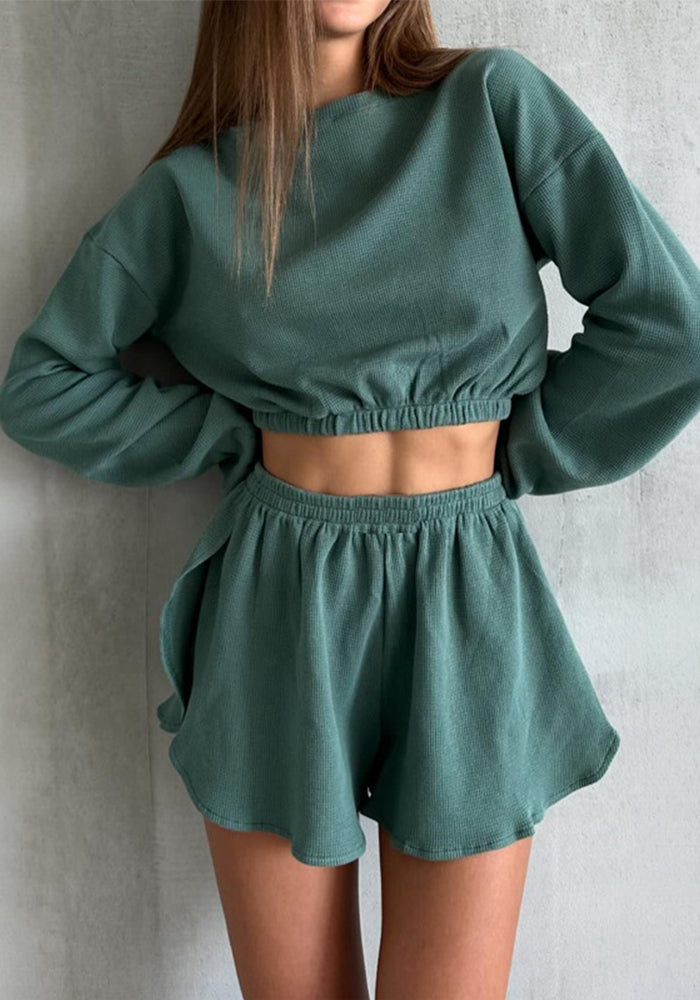 Women's Fashionable Slim-Fitting Loose Pullover Crop Top Shorts Two Piece Set