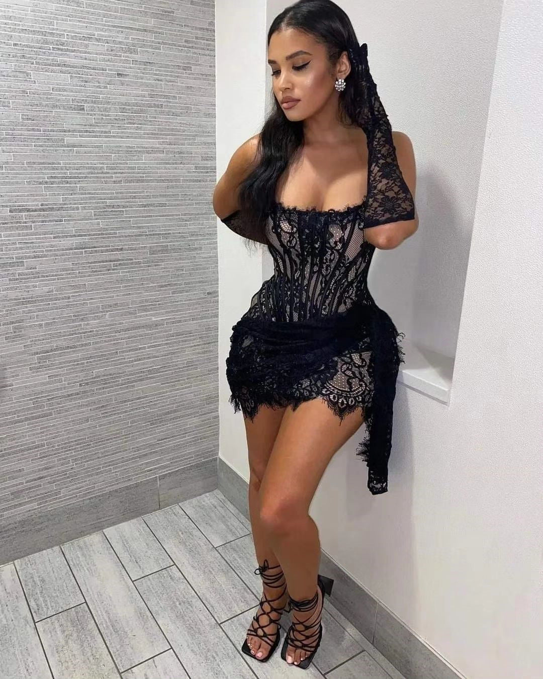 Women Fishbone Strapless Lace Pleated Mini Dress 3