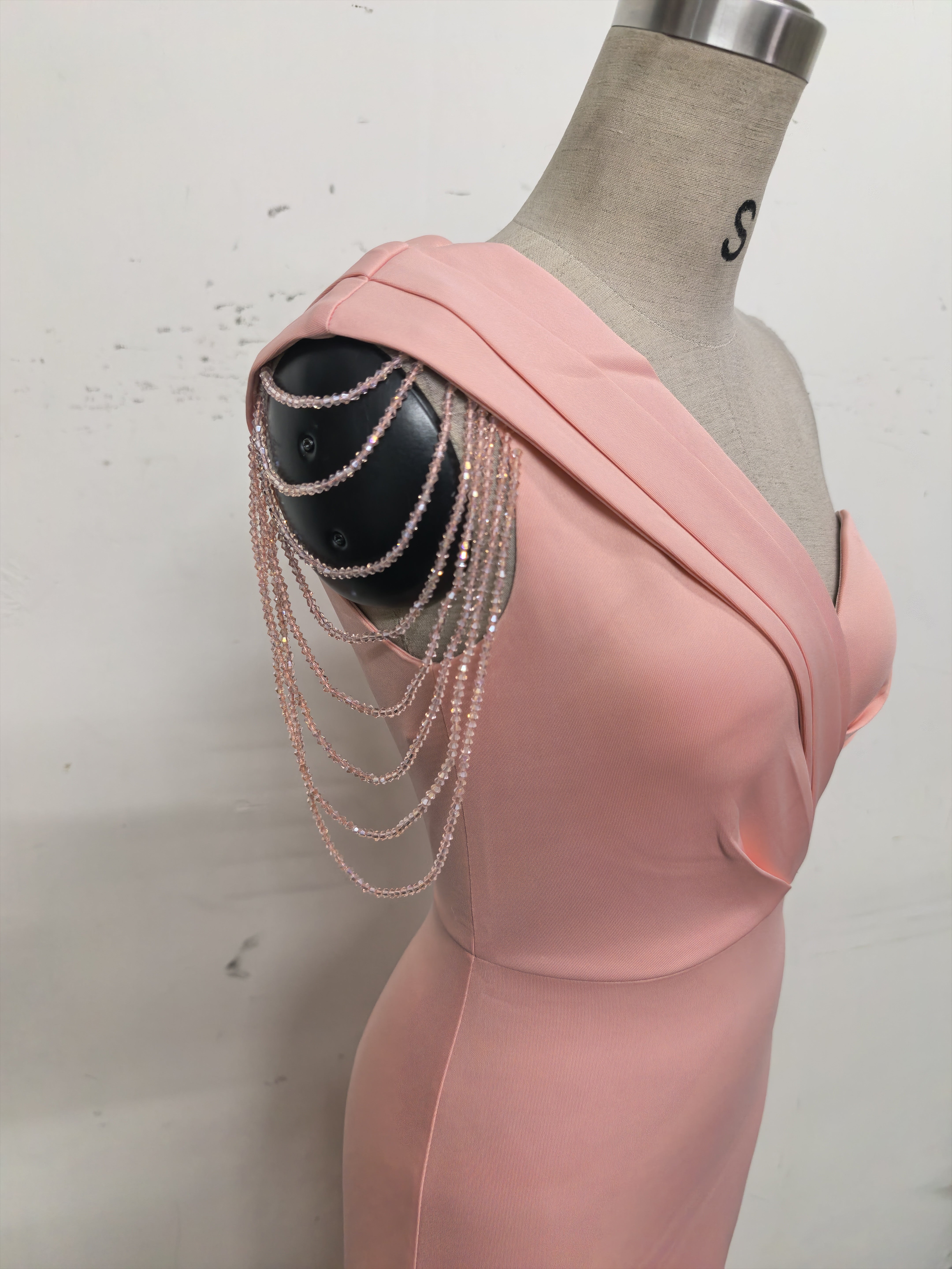 Women sexy and elegant evening beaded one-shoulder slit evening dress 46