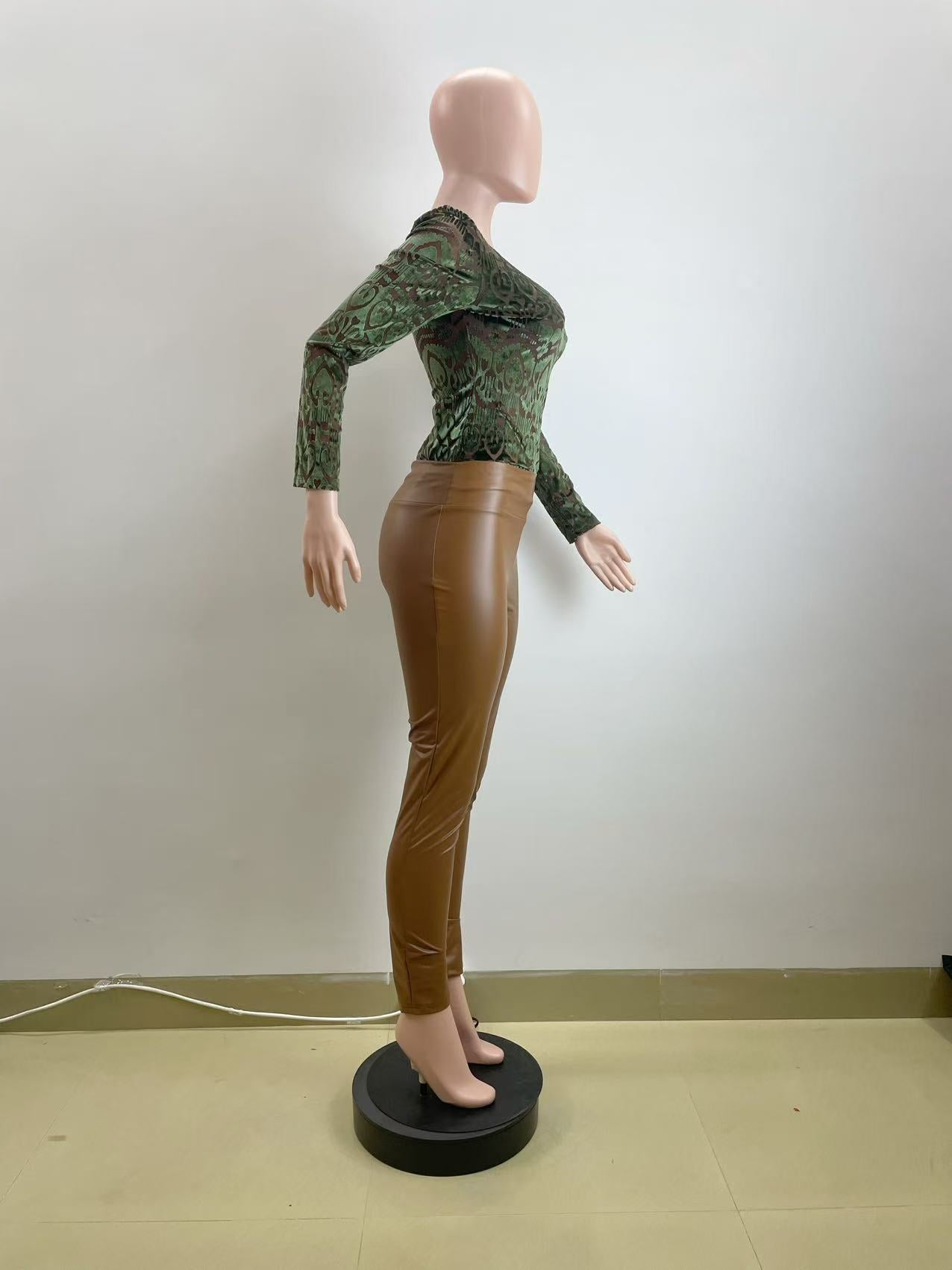 Women's round neck long sleeve sexy leopard print Top high waist slim leather pants Two Piece Set 8