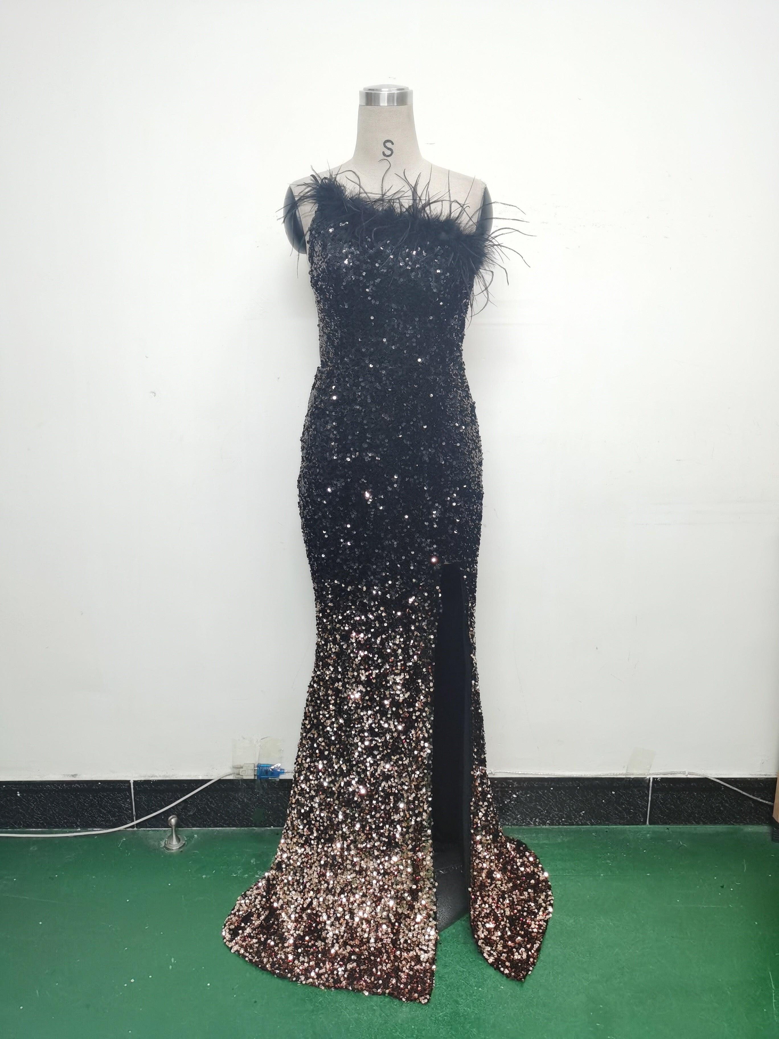 Women Ostrich Feather Beaded Evening Dress 31