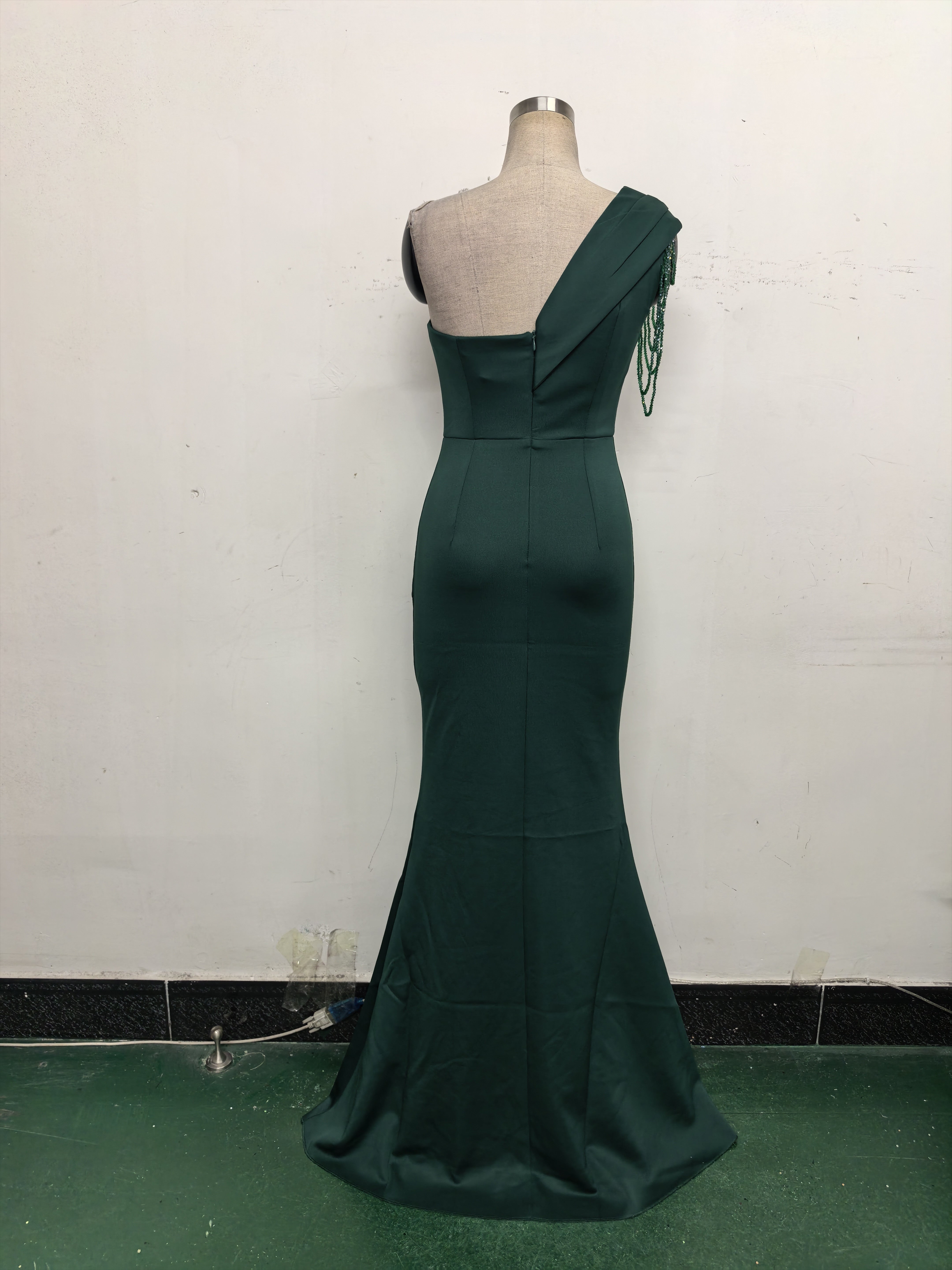 Women sexy and elegant evening beaded one-shoulder slit evening dress 43