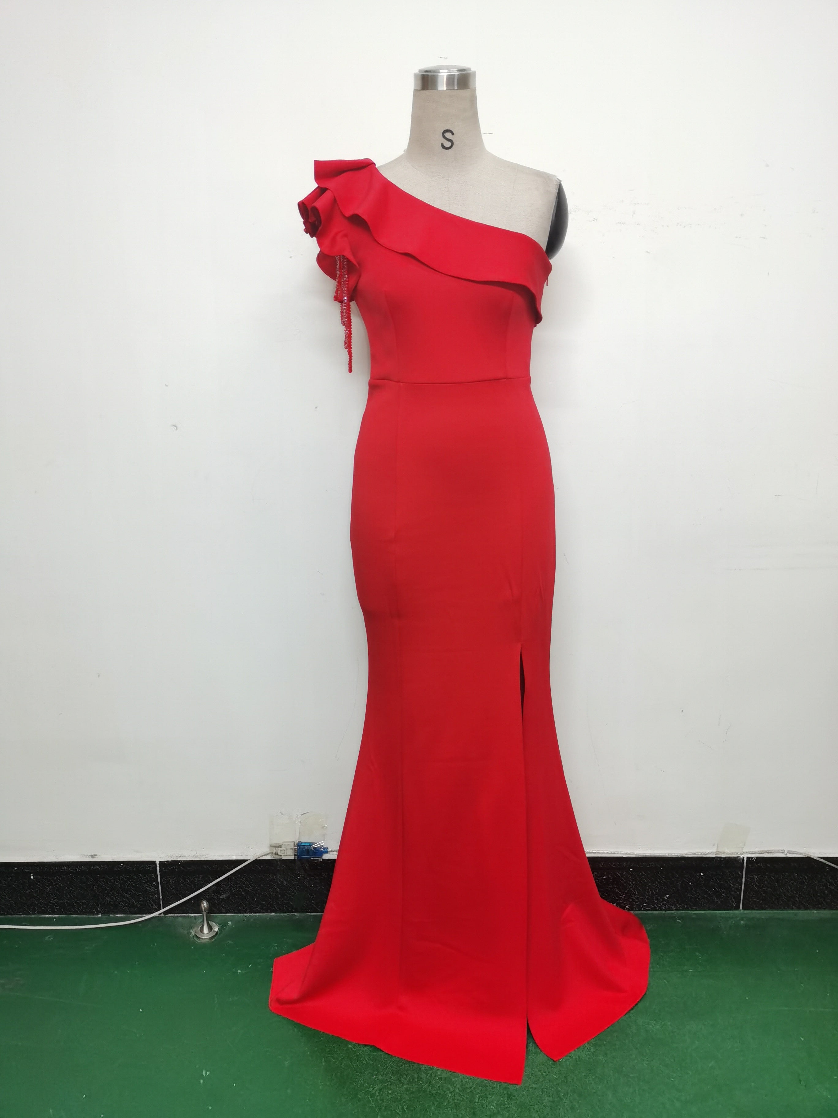 Women Beaded One-shoulder Slash Shoulder Evening Dress 30