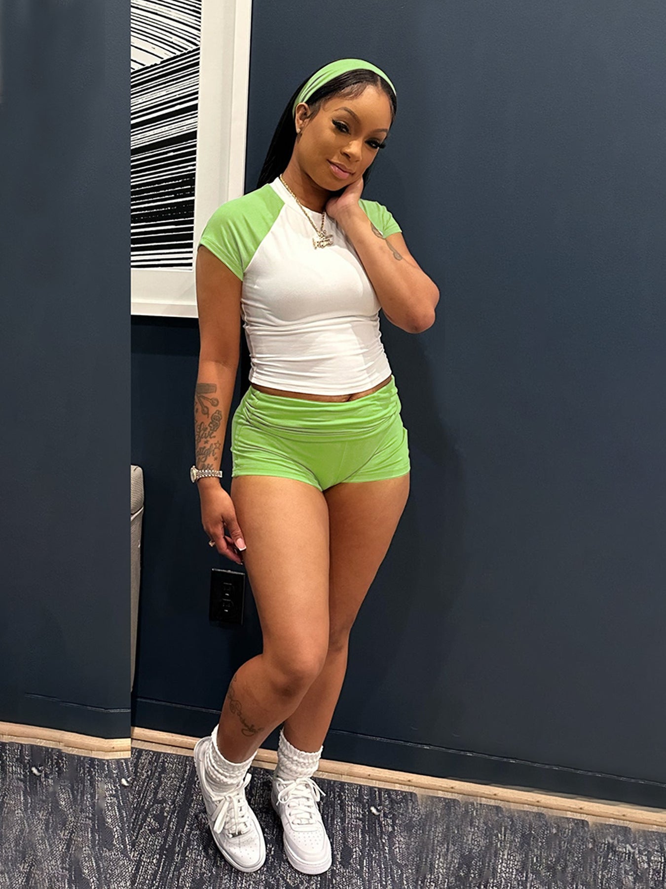 Women street raglan contrast short sleeve top and shorts Casual sports two piece set with headband 4