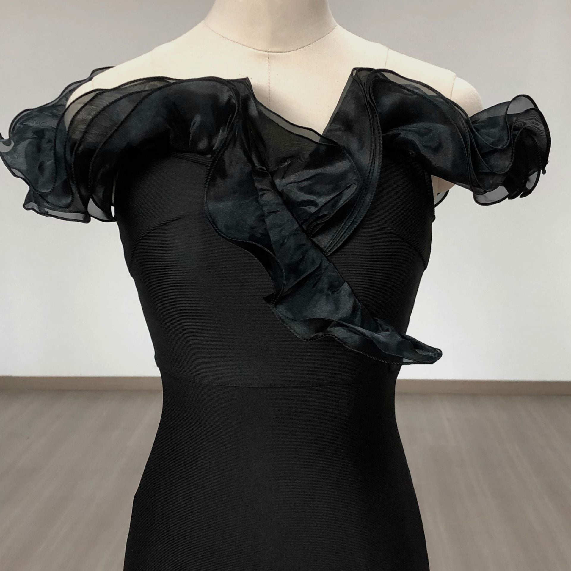 Ruffle Bandage Dress Fashionable And Elegant Off Shoulder Strapless Black Formal Party Dress 10