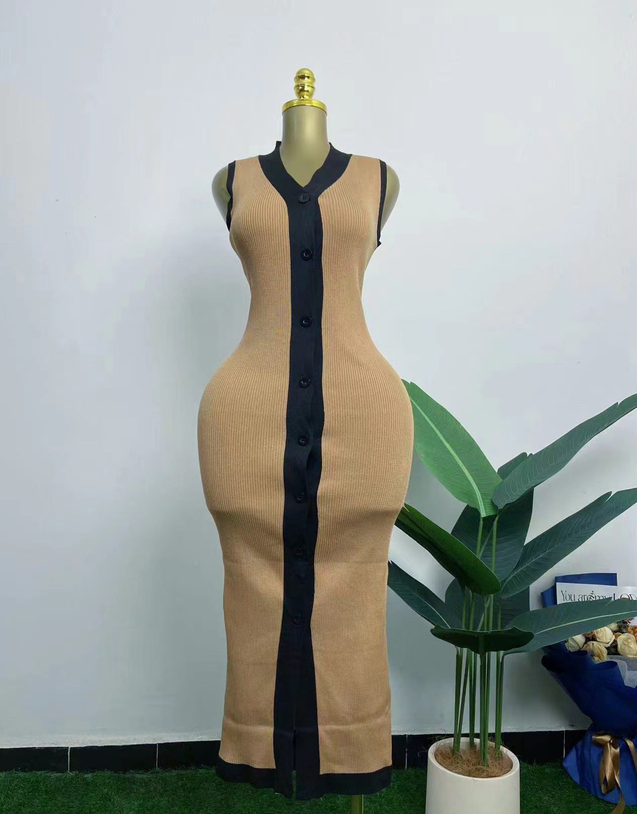 Women contrast Ribbed Single-breasted v-neck sleeveless knitting dress 5