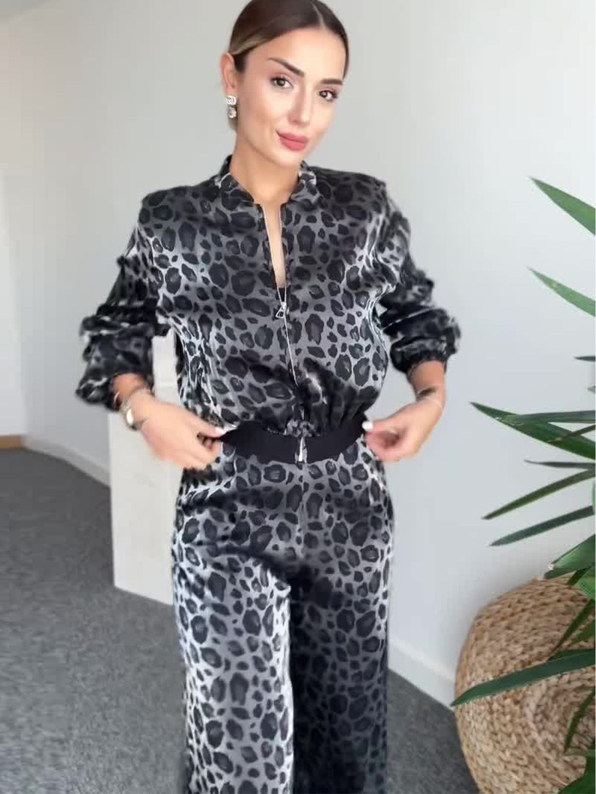 Summer Chic Printed Long-Sleeved Top Wide-Leg Pants Fashionable Two-Piece Set 4