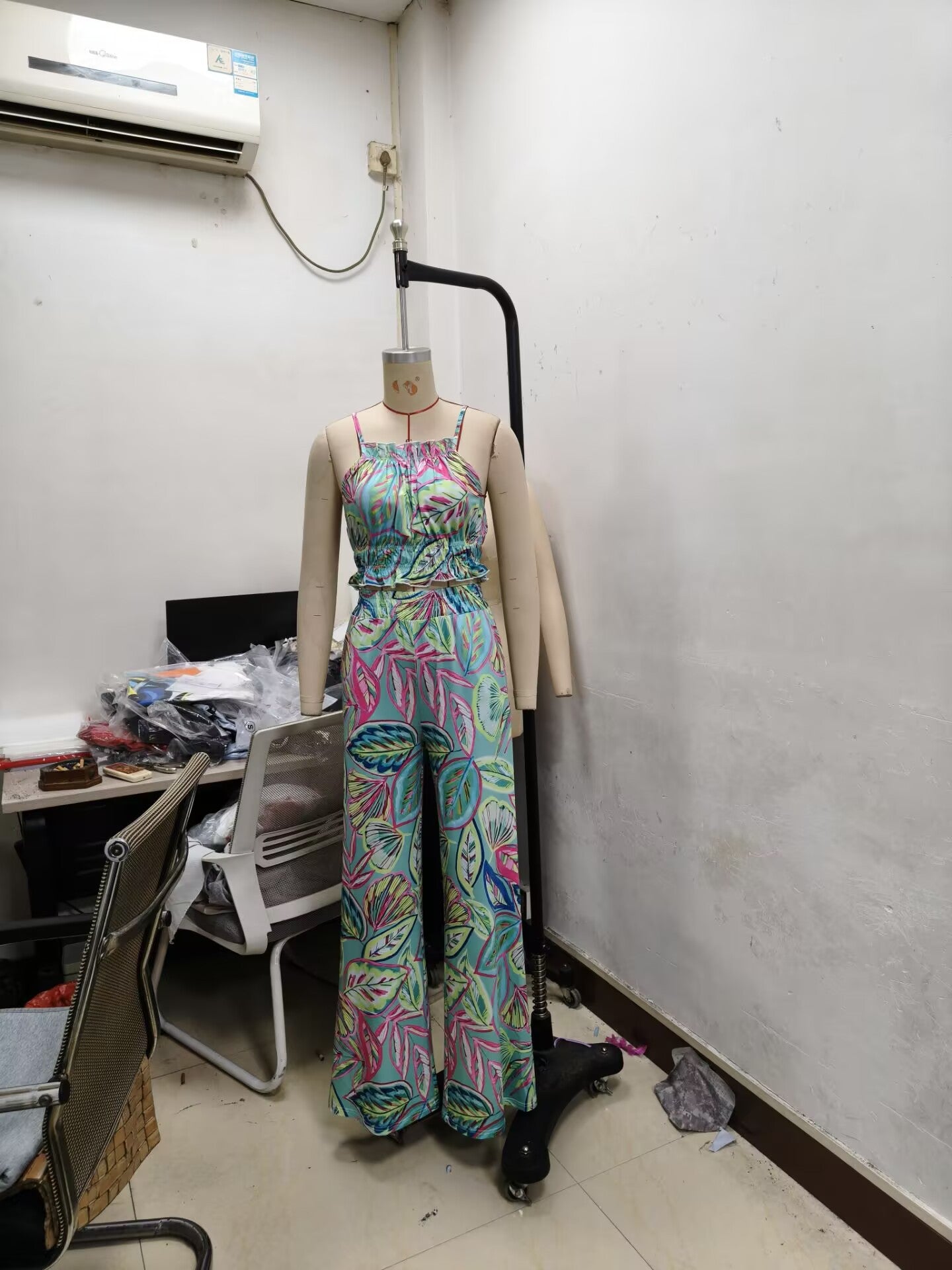 Women's Fashion Print Halter Neck Vest High-Waist Pants Two-Piece Set 11