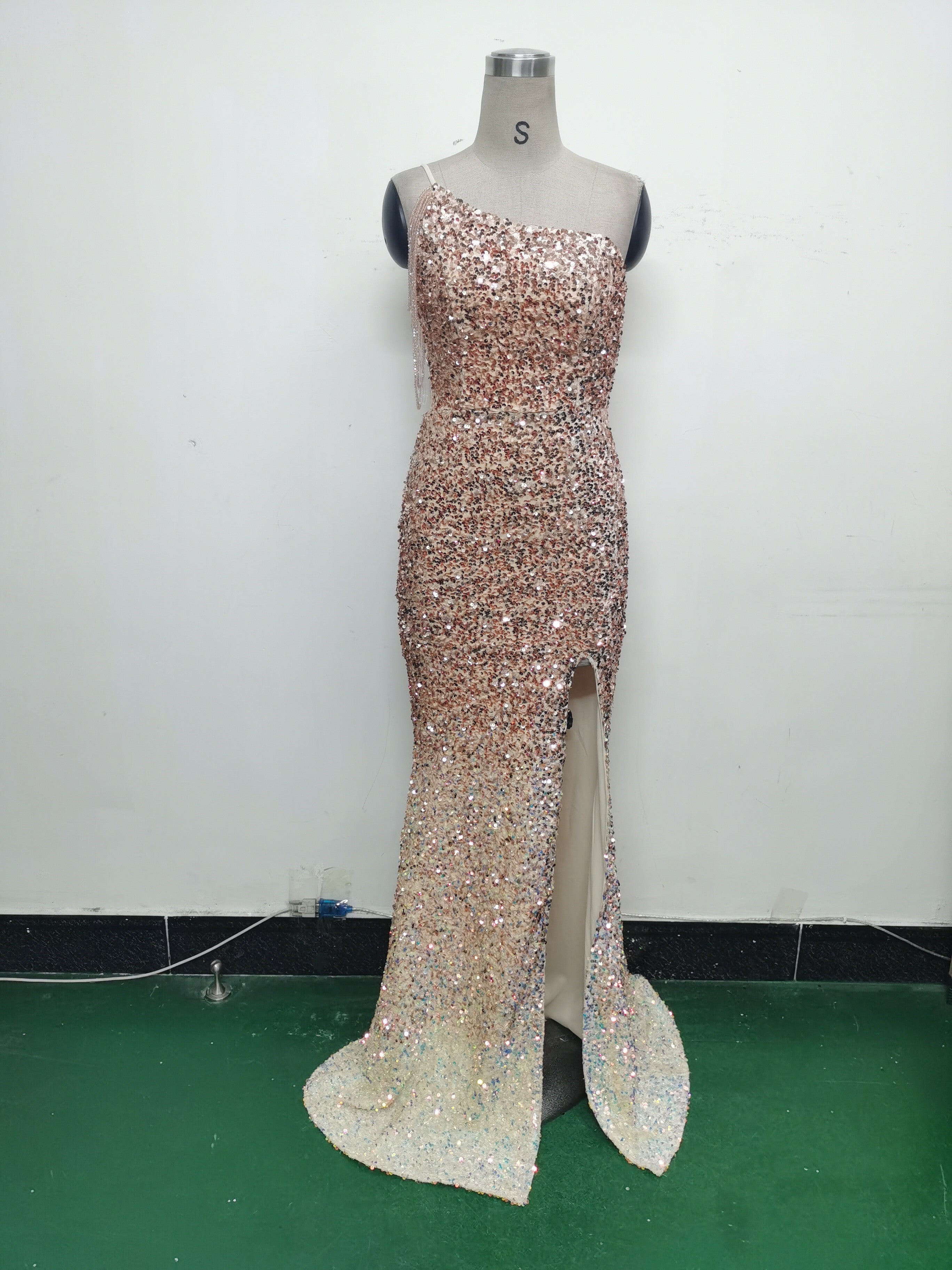 Gradient Sequins One-Shoulder Strap Evening Dress 25