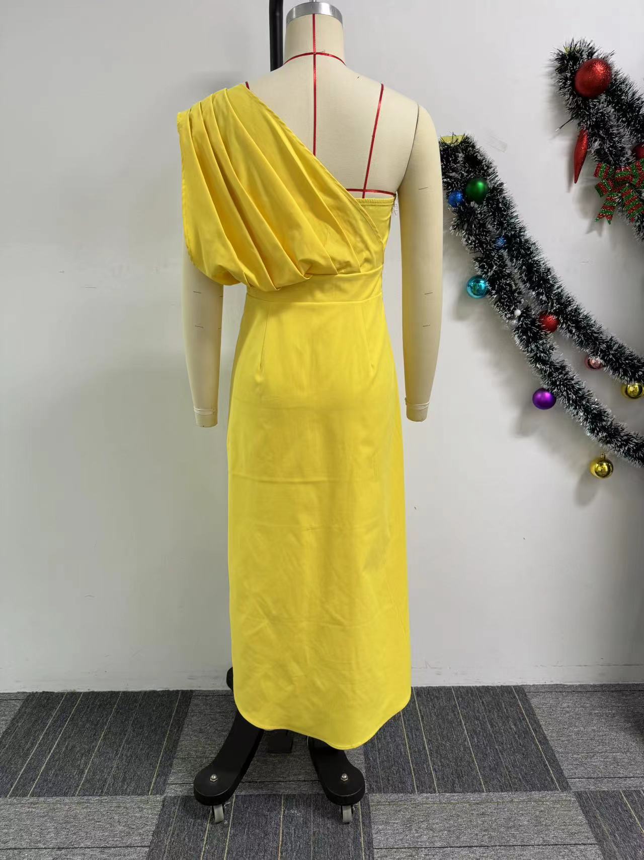 Women solid pleated strapless slit dress 10