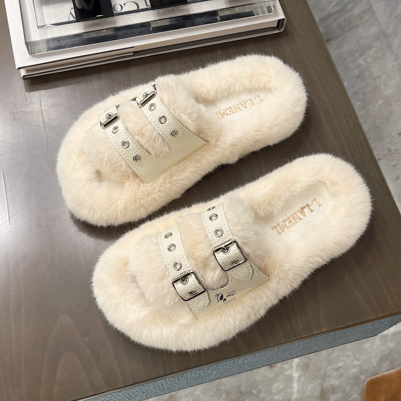 Women's Autumn And Winter Furry Slippers Outdoor Wear Retro Soft Sole Belt Buckle Slotted Furry Slippers 4