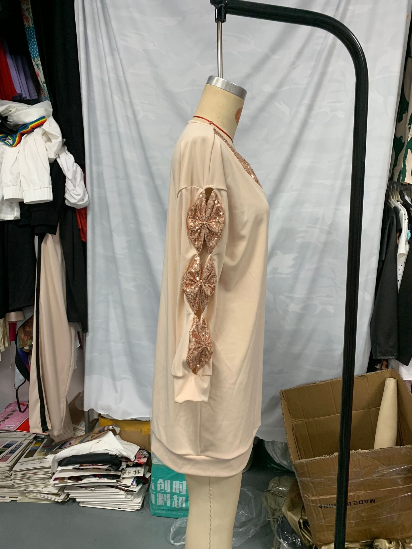 Women's Fashionable V-Neck Butterfly Decoration Sequin Dress 4