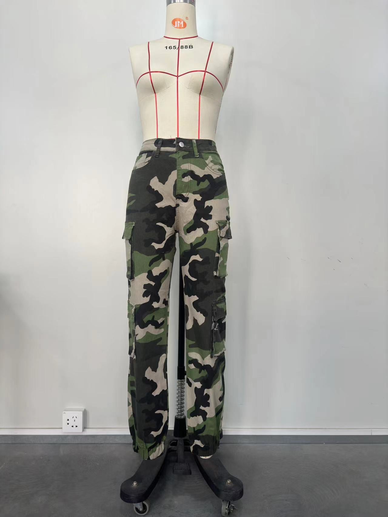 Women camouflage print accordion pocket trousers 5