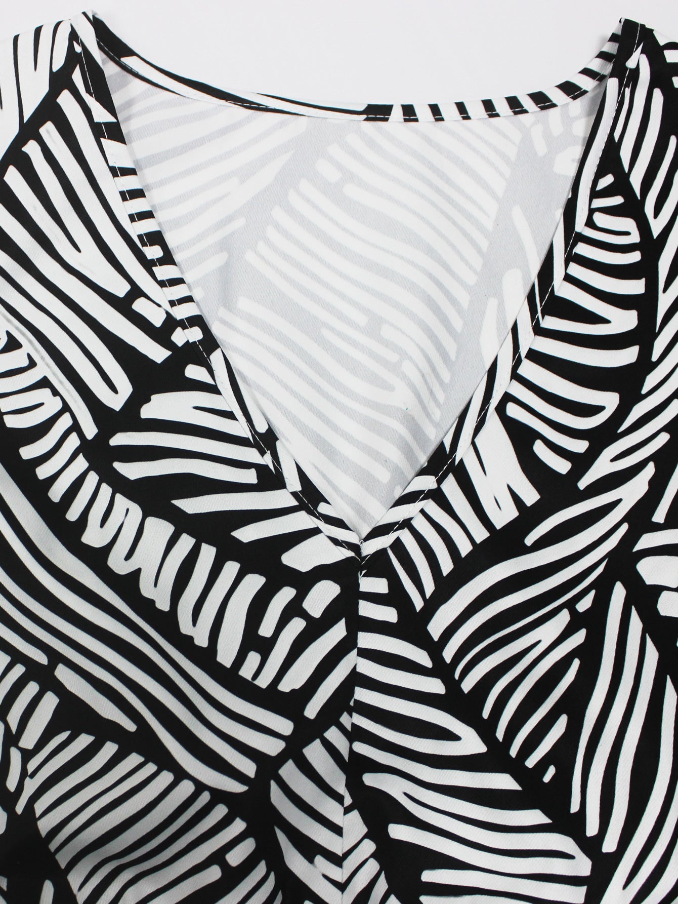 Fashionable V-Neck Black & White Contrast Dress Spring/Summer Women's Wear 10