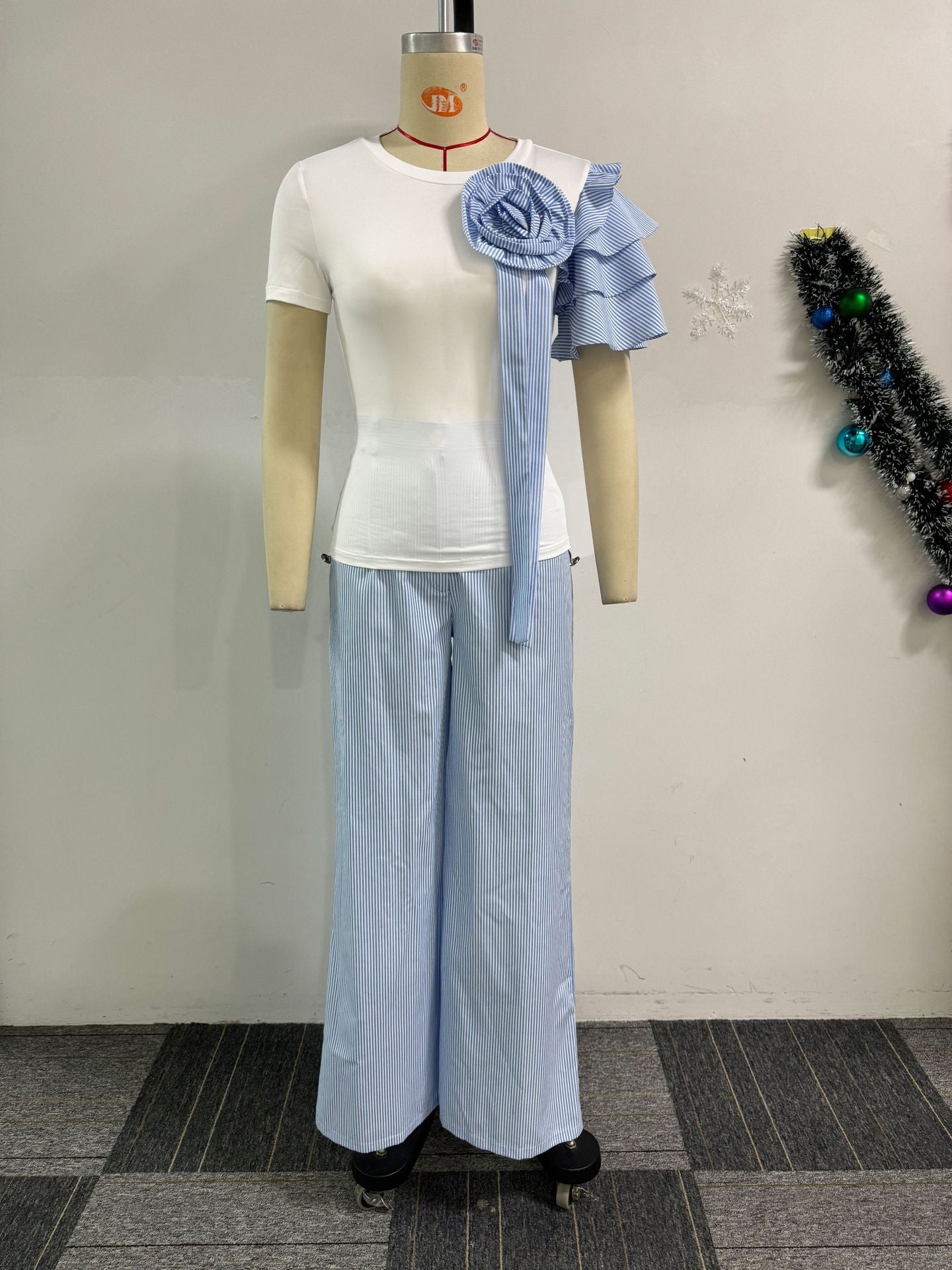 Women Round Neck Short-sleeved Striped Contrast Top and Wide-leg Pants Two-piece Set 10