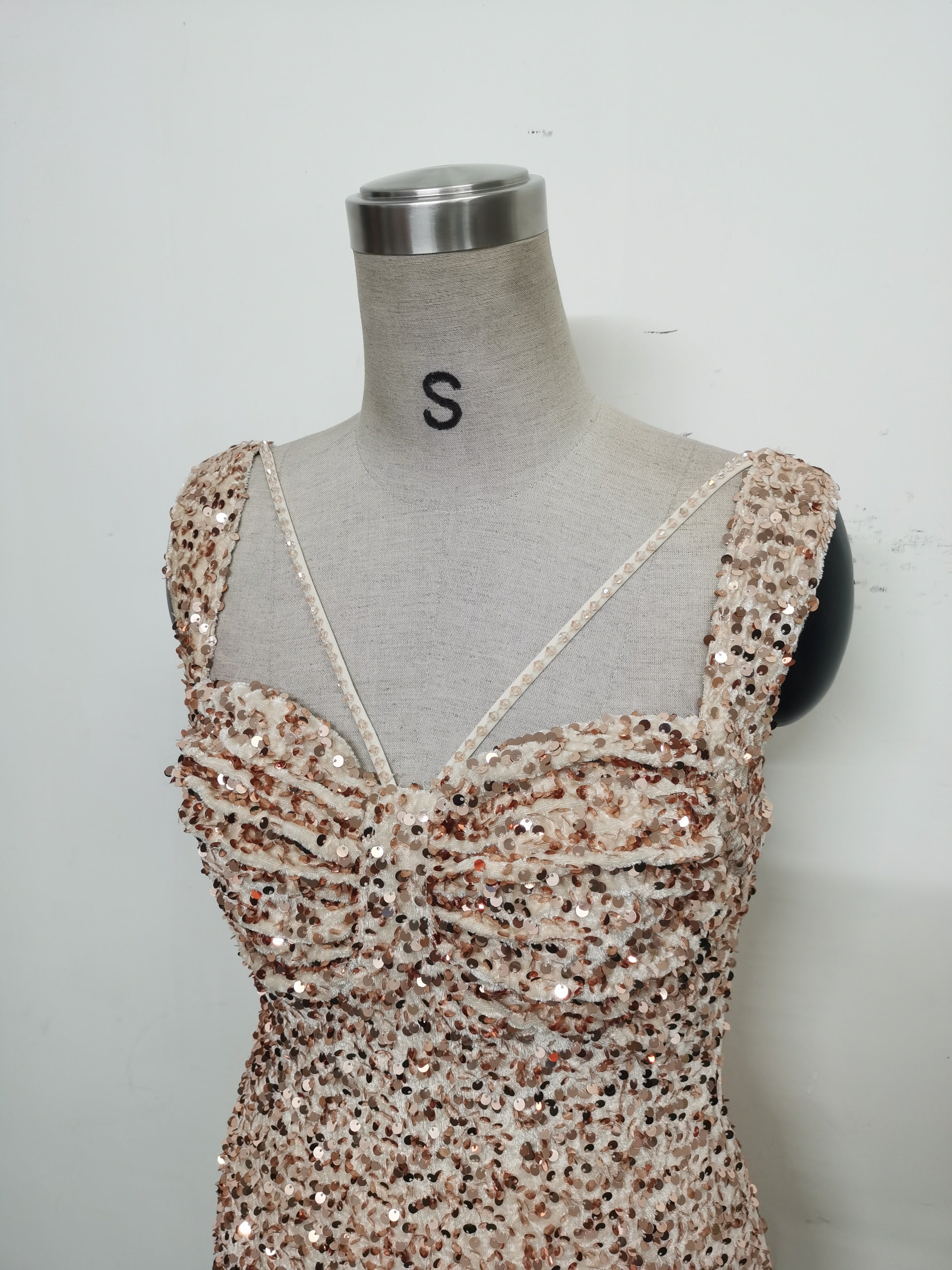 Luxury strap sequined long evening gown 41