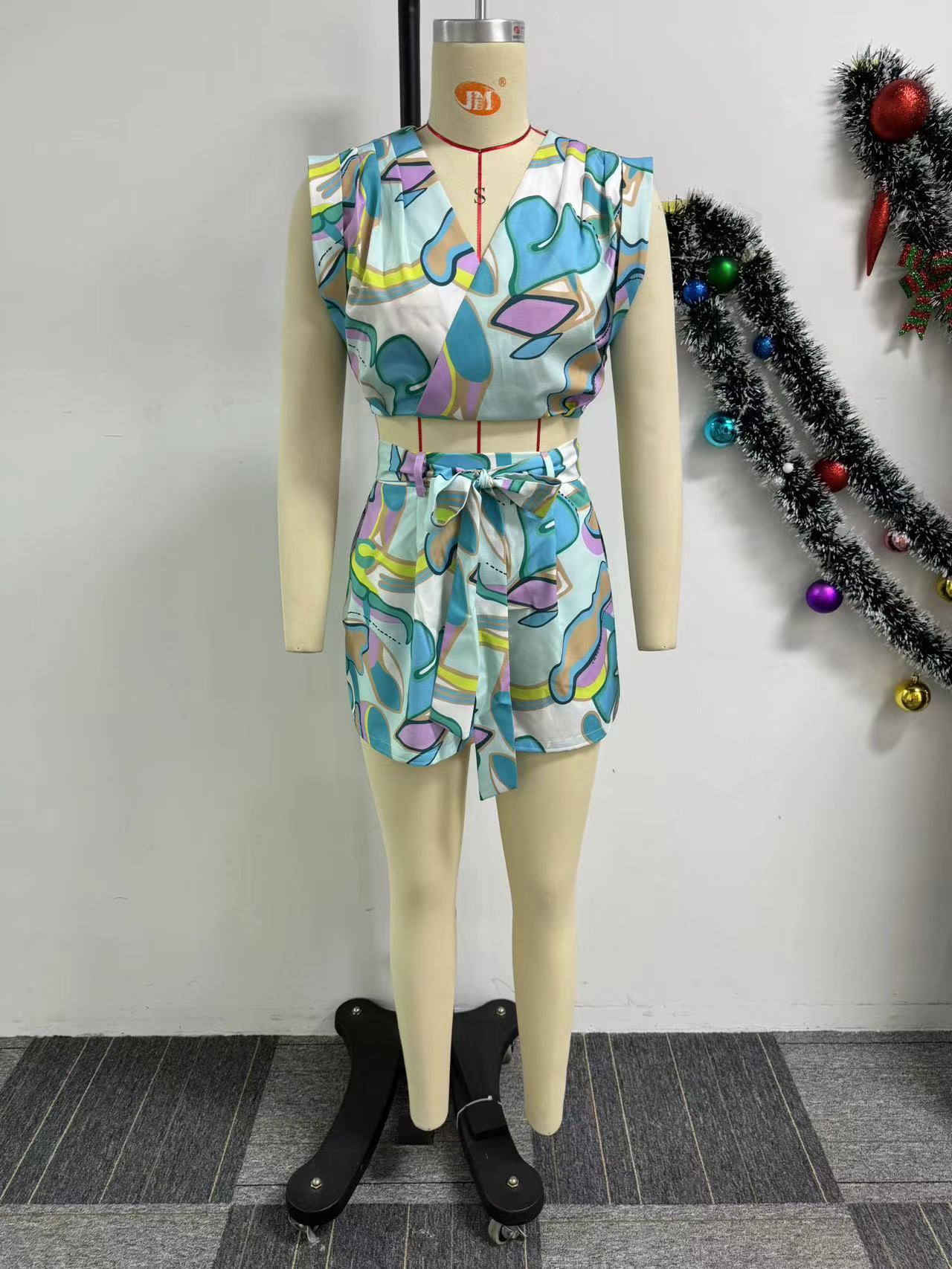 Women Printed V-Neck Sleeveless Top and Pleated Wide-Leg Shorts Two-Piece Set 8