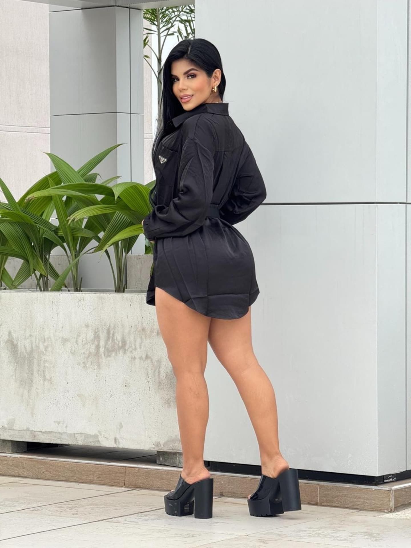 Women solid long-sleeved casual shirt with pockets 5