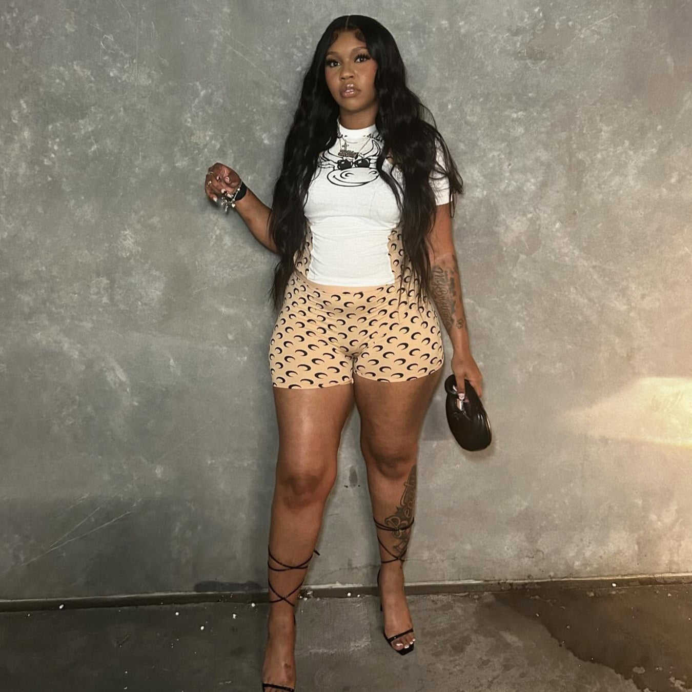 Women color matching short-sleeved top and printed shorts two-piece set