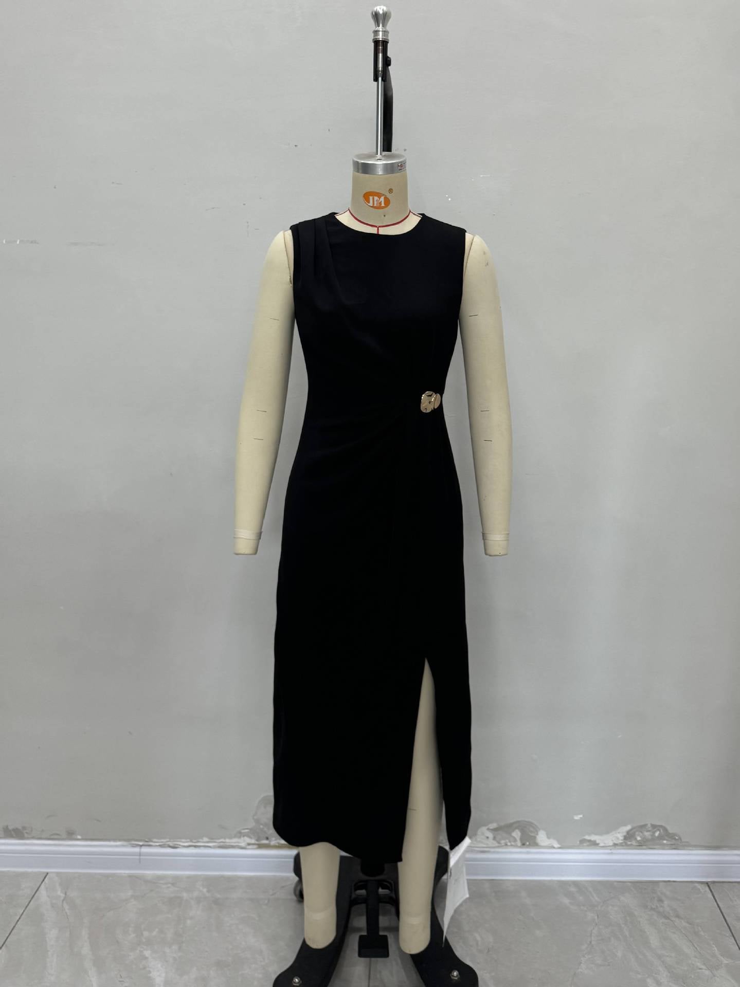 Women's pleated jewelry slit sleeveless Casual solid color fashion long dress 5