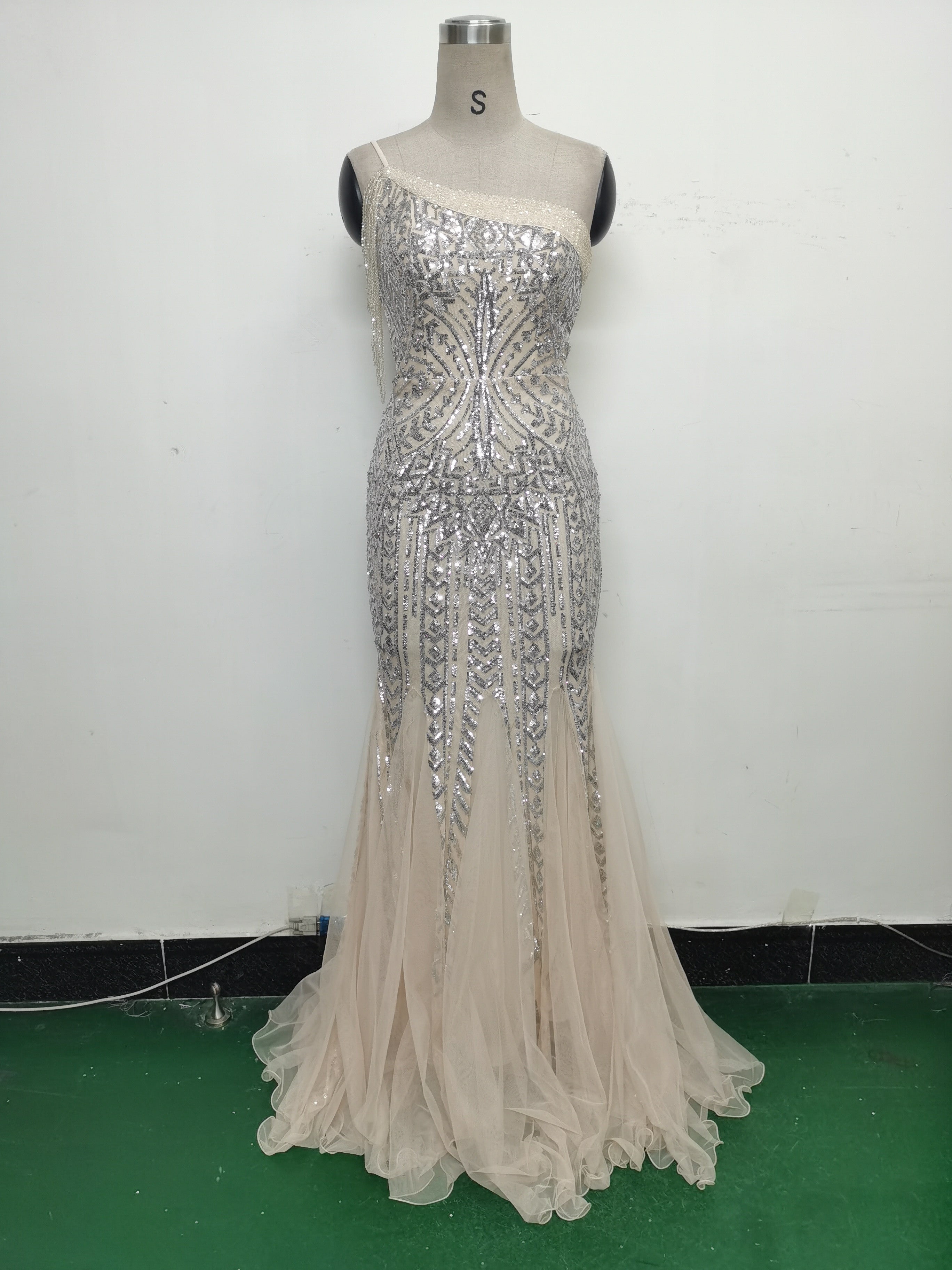 Women gift-ordered sequined mesh evening dress 30