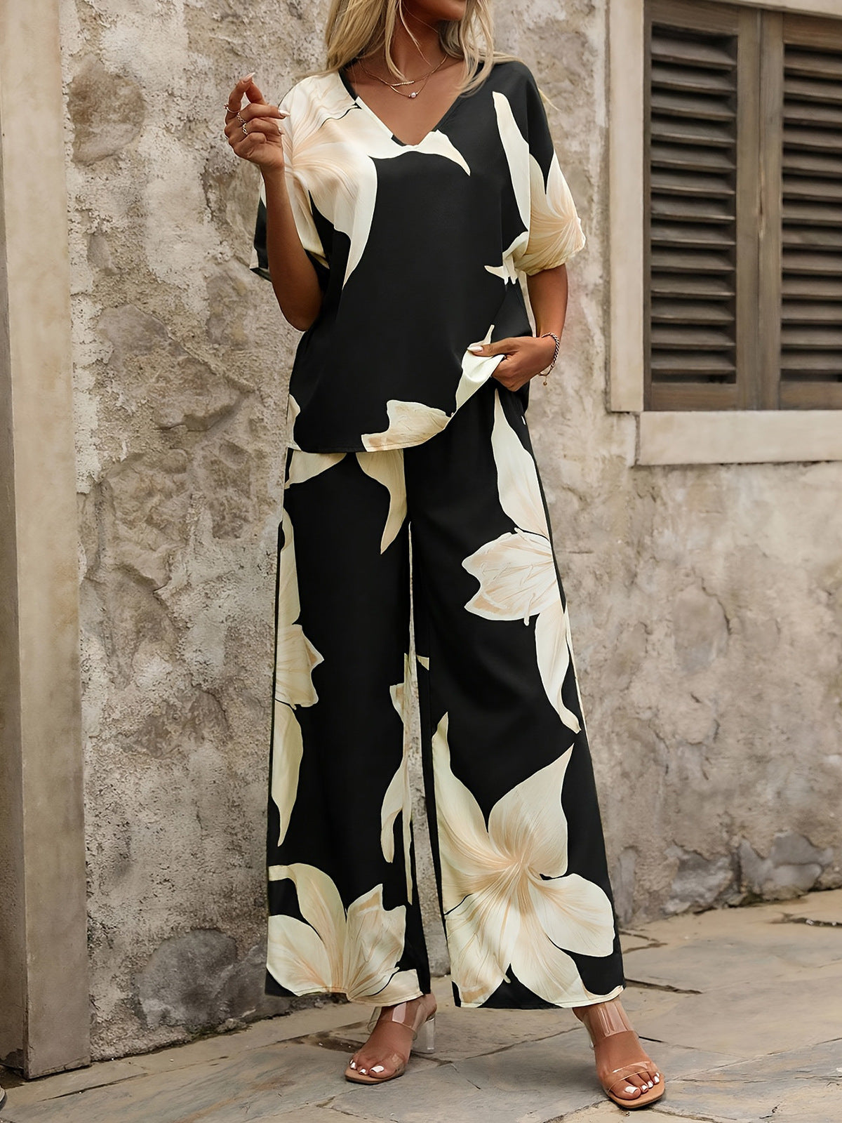 Women Summer Printed V-Neck Bat Sleeves Top and Long Pants Two-Piece Set 7