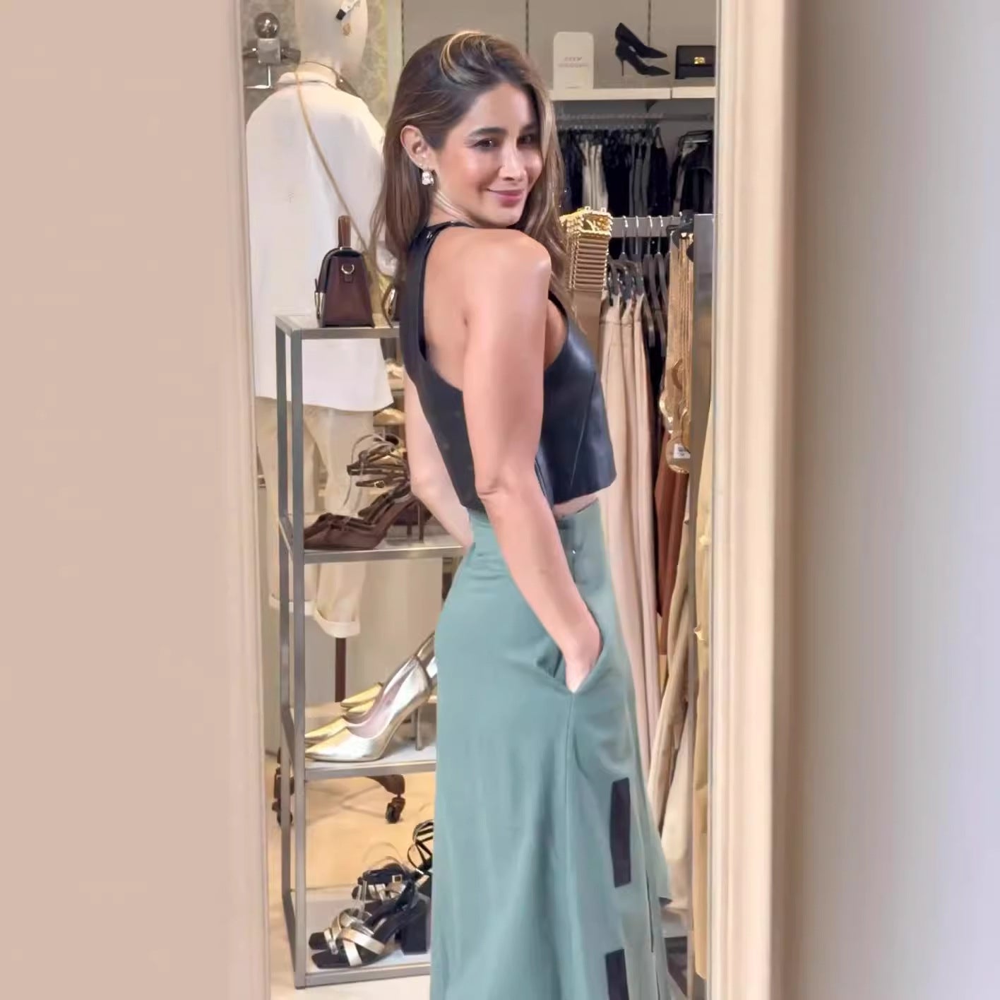 Women's Fashionable Sleeveless Halter Neck Cropped Top Irregular Skirt Two Pieces Set