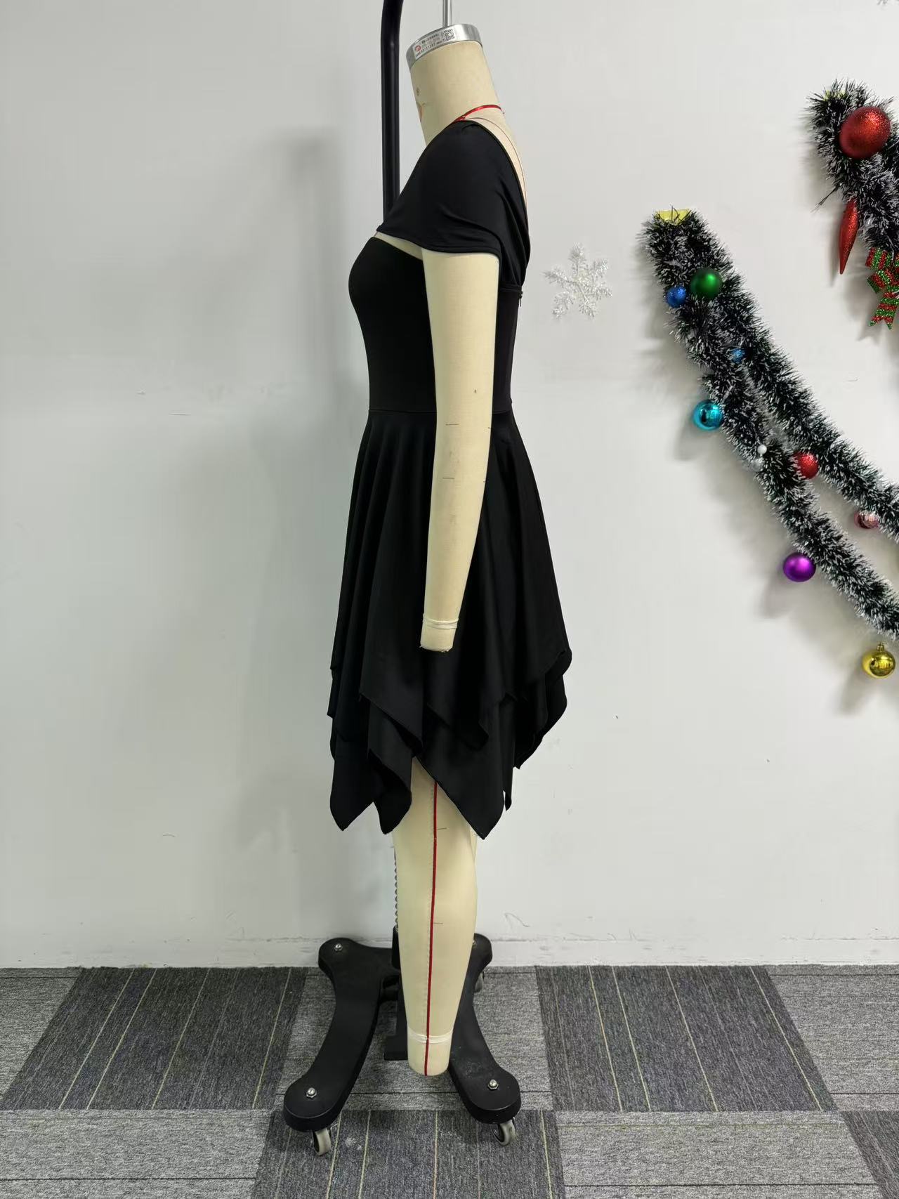 Women Elegant Irregular Strapless Dress 12