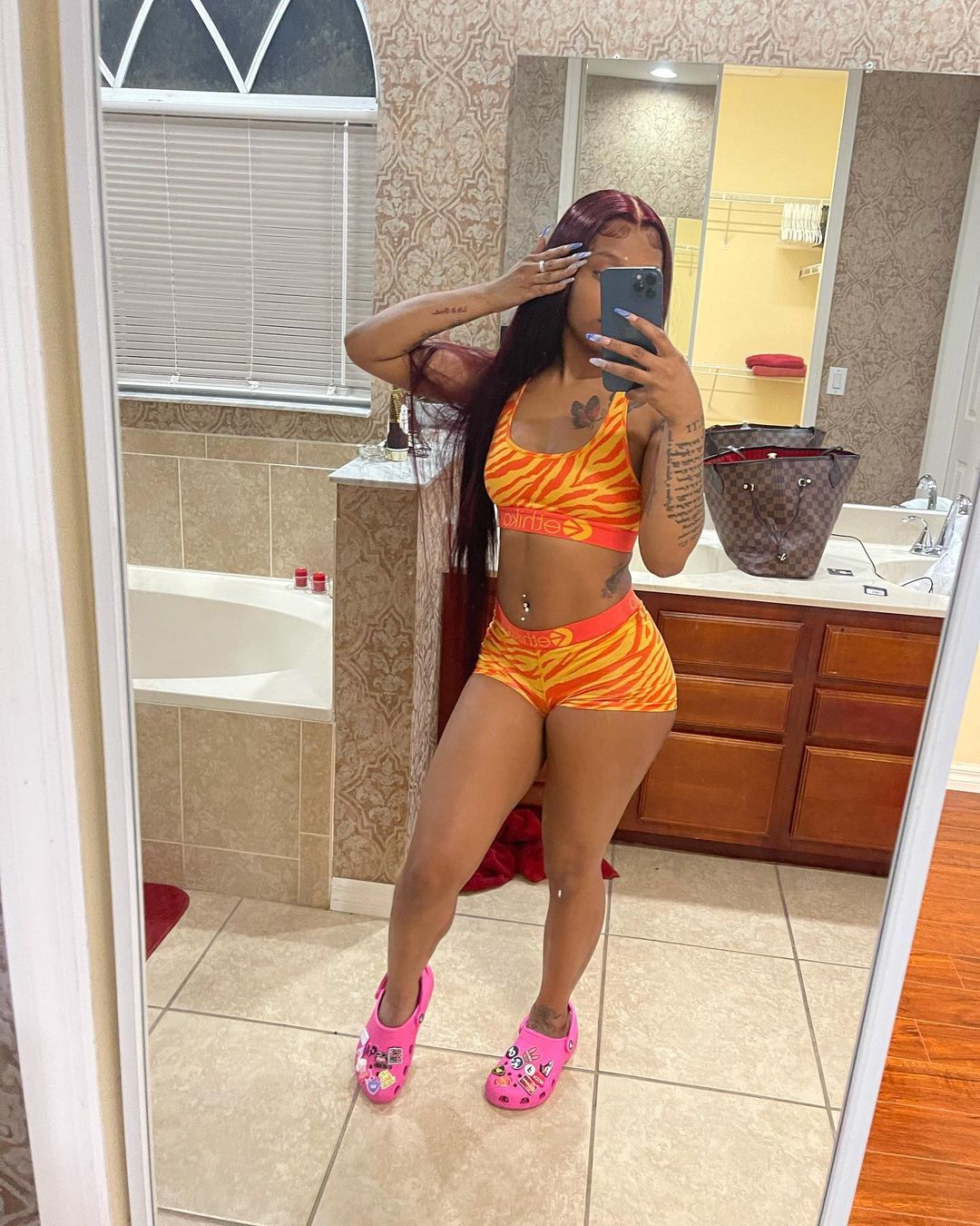 Women's Spring/Summer Slim Style Printed Sports Two-Piece Shorts Set 4