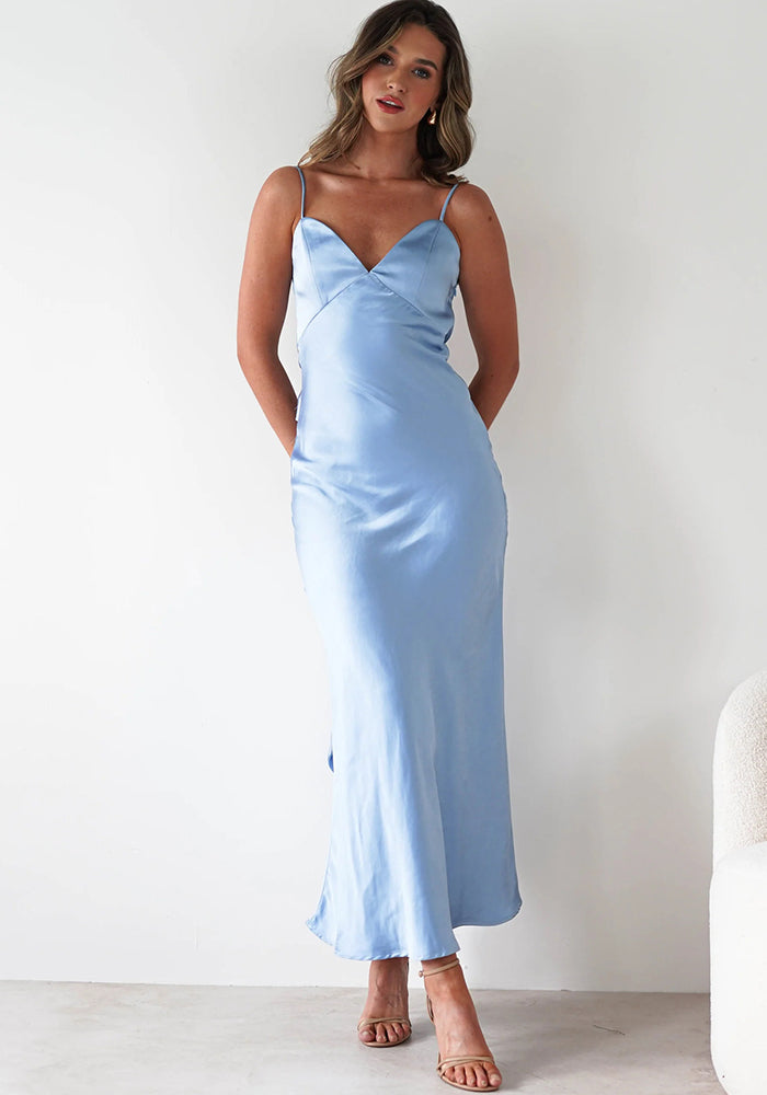 Women Bcakless Lace-Up Dress