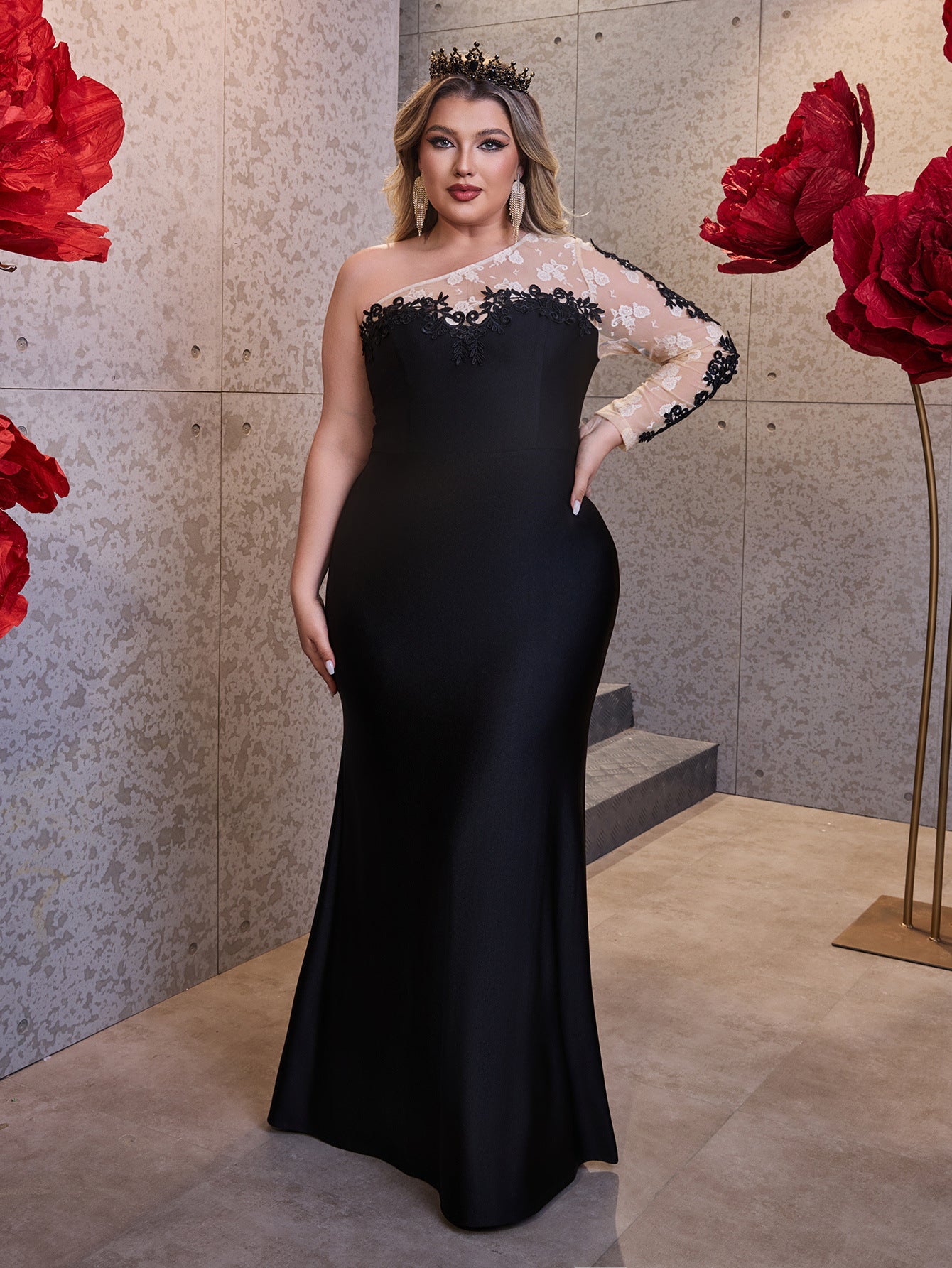 Plus-Size Women Elegant Lace One-Shoulder Sexy Evening Dress 4