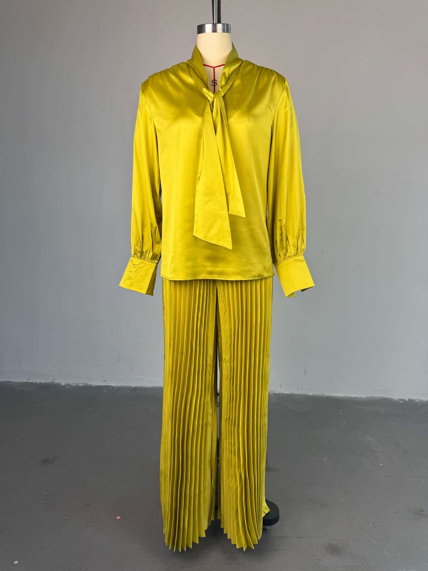 Women Summer Lace-up V-Neck Lantern Sleeve Shirt and Pleated Wide Leg Pants Two Piece Set 8