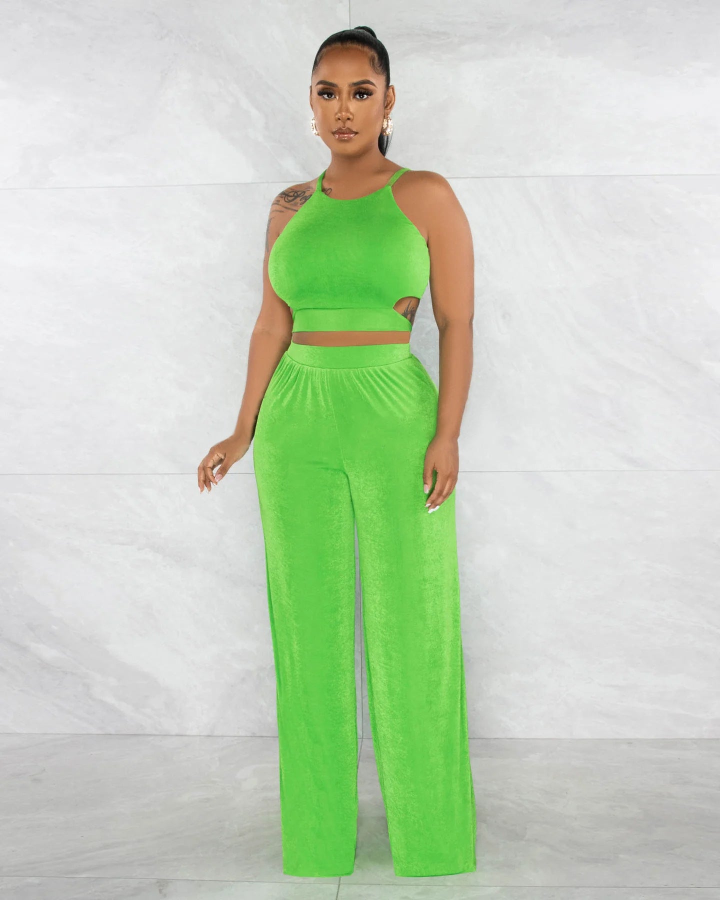 Women Halter Neck Crossover Crop Top andSolid Wide Leg Pants Two-Piece Set 4