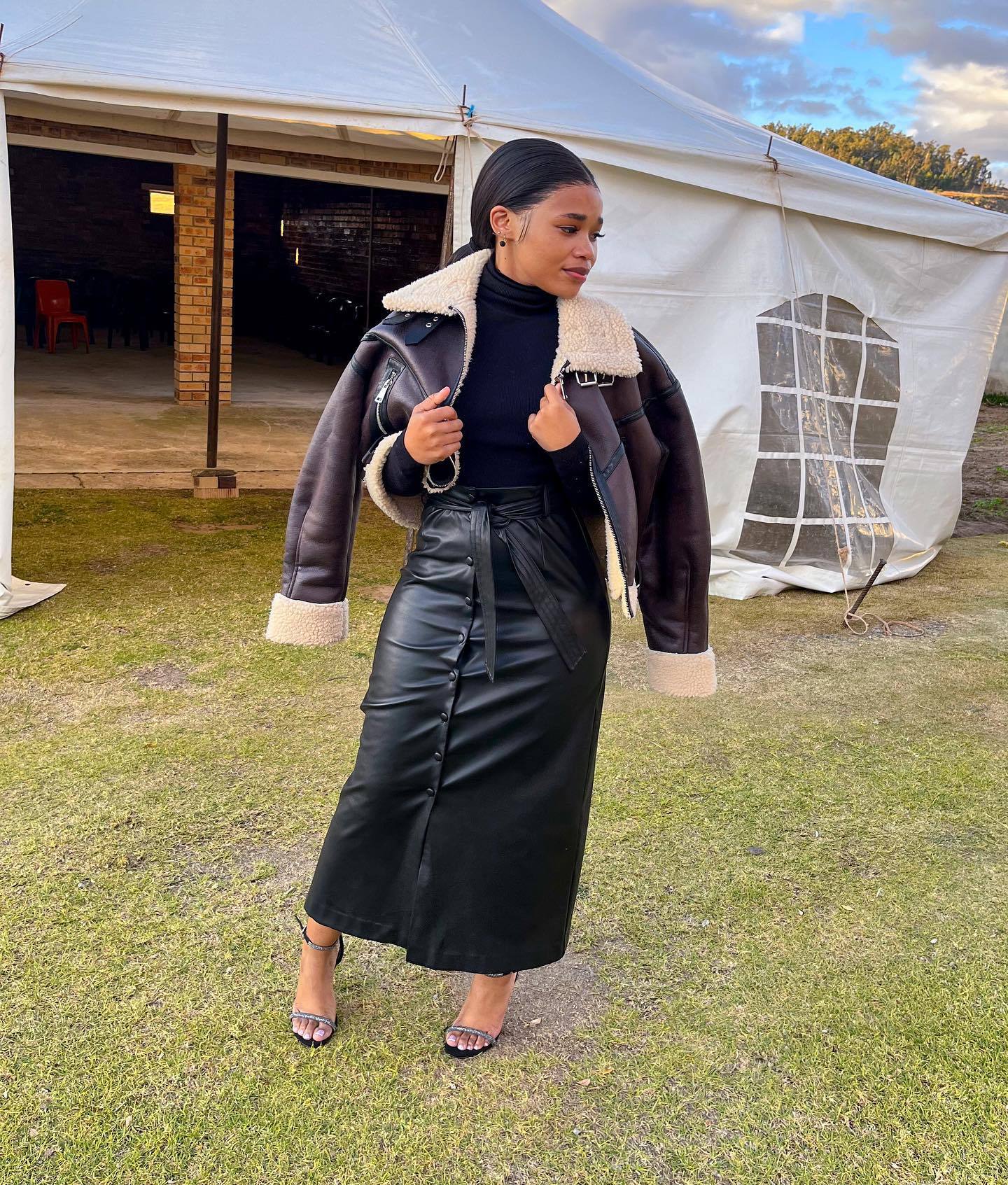 Autumn And Winter Mid-Length Black Pu Buckle Slit  Casual Leather Skirt With Belt 8