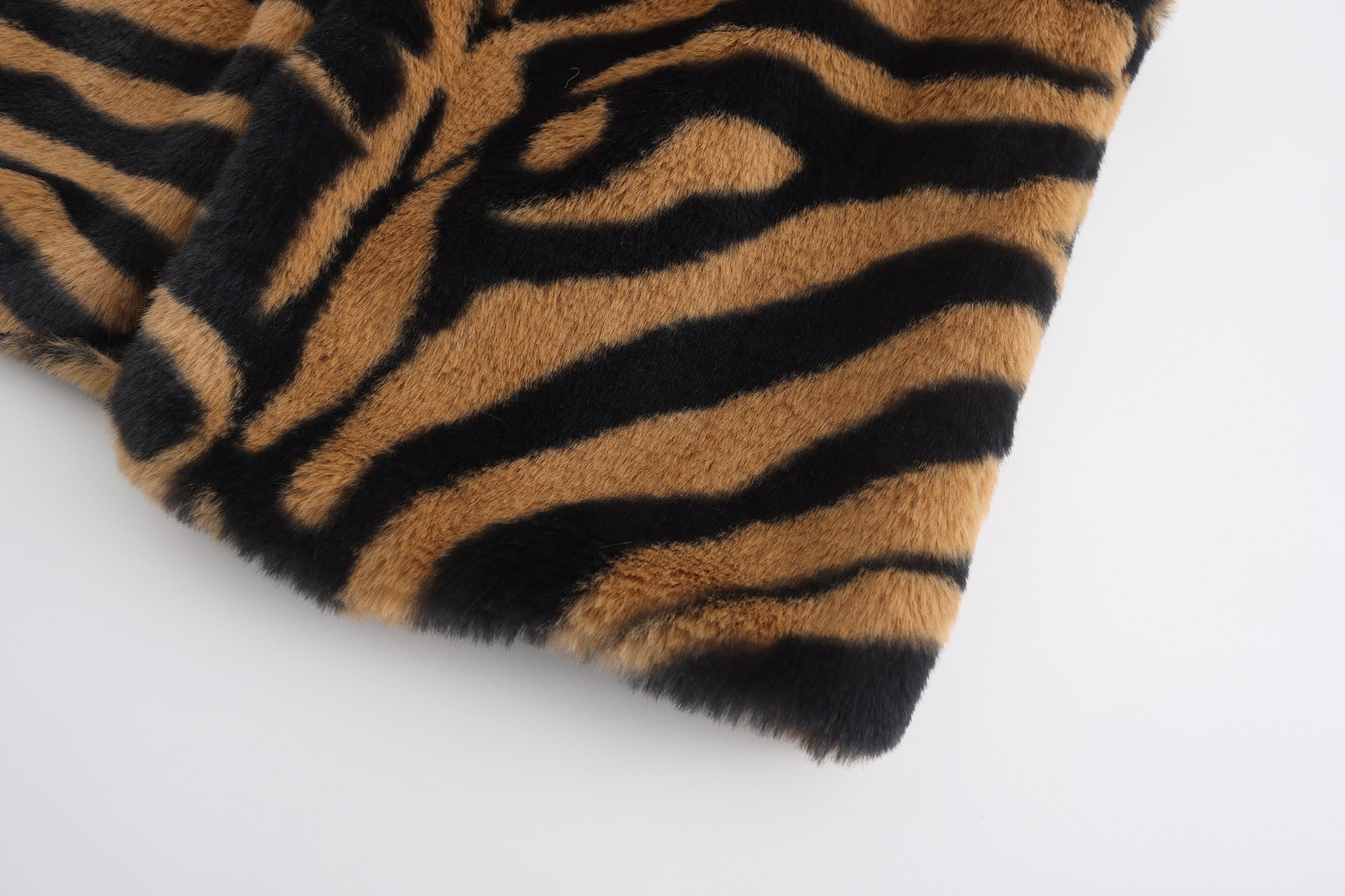 Women Autumn and Winter Leopard Faux Furry Crop Vest Jacket 18