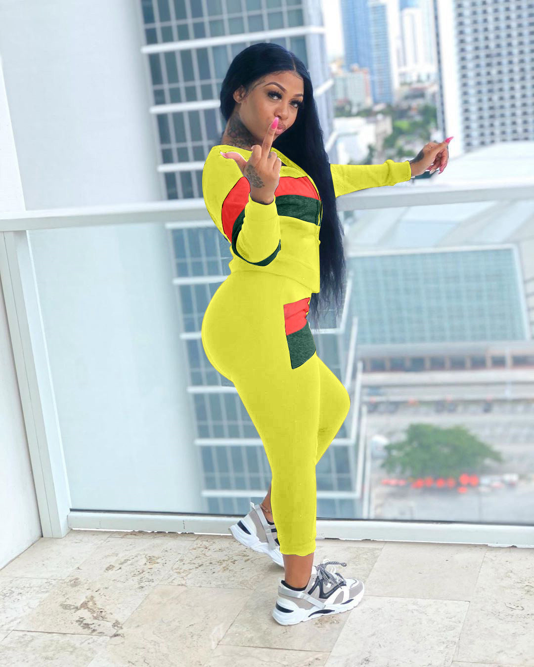 Women Sports Contrast Color Top and Pants Two-piece Set 3