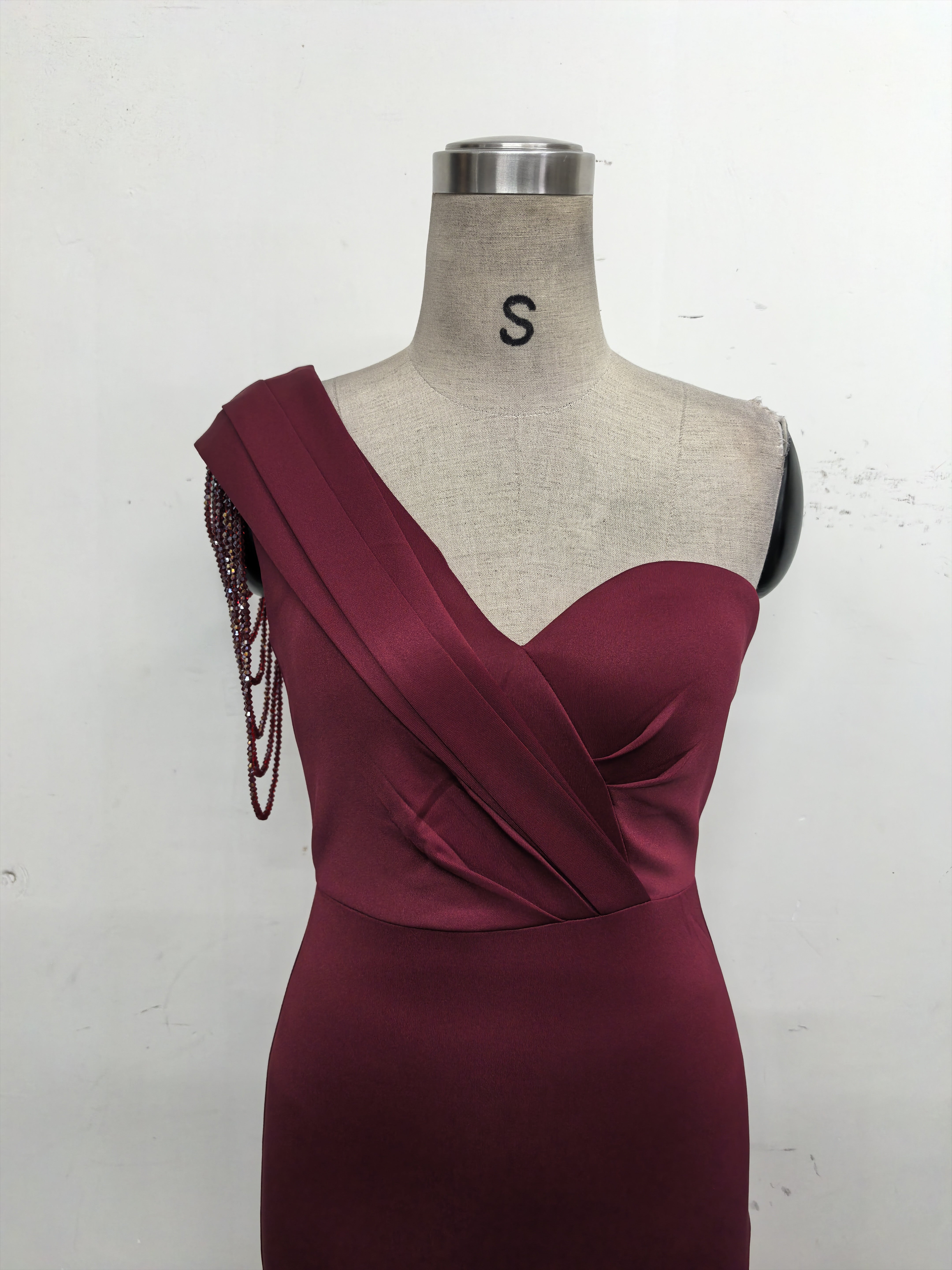 Women sexy and elegant evening beaded one-shoulder slit evening dress 41