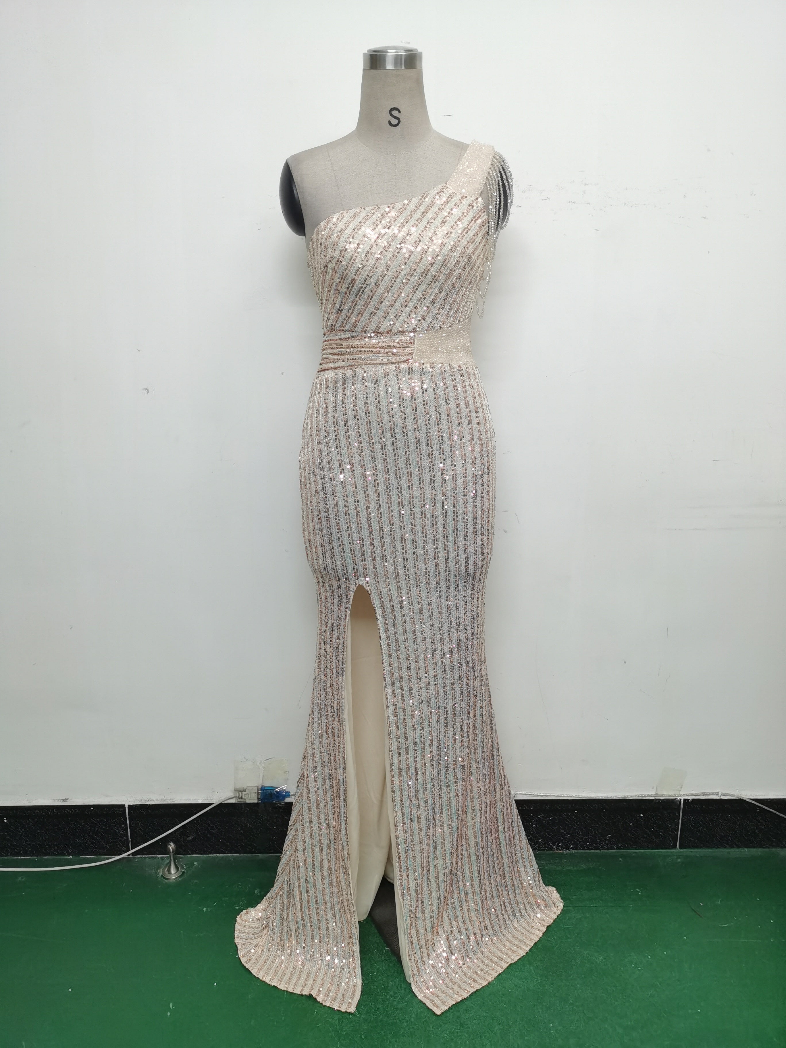 Women Beaded One Shoulder Slash Shoulder Split sequined evening dress 18