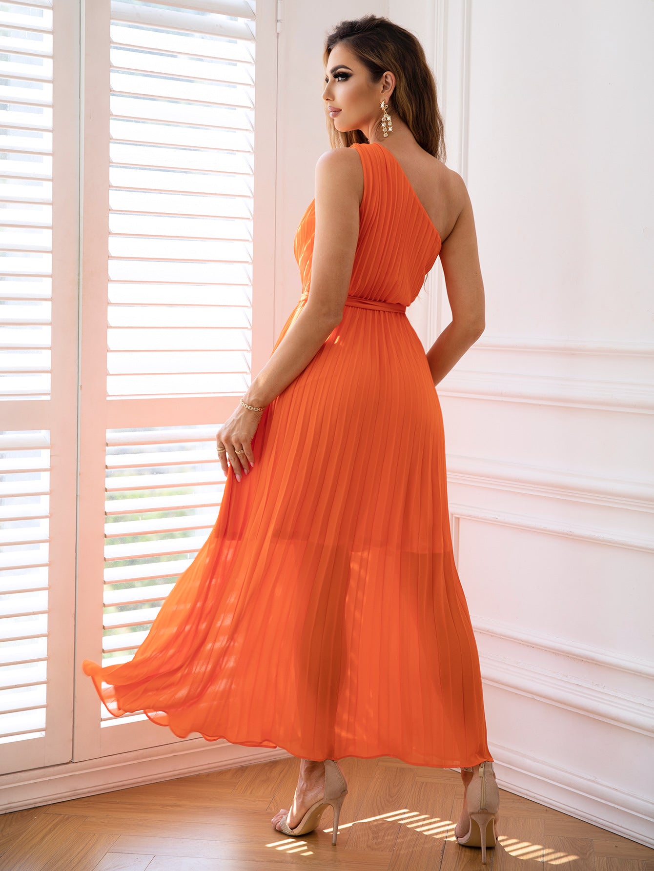 Women Collarless One-Shoulder Chiffon Pleated Dress 4