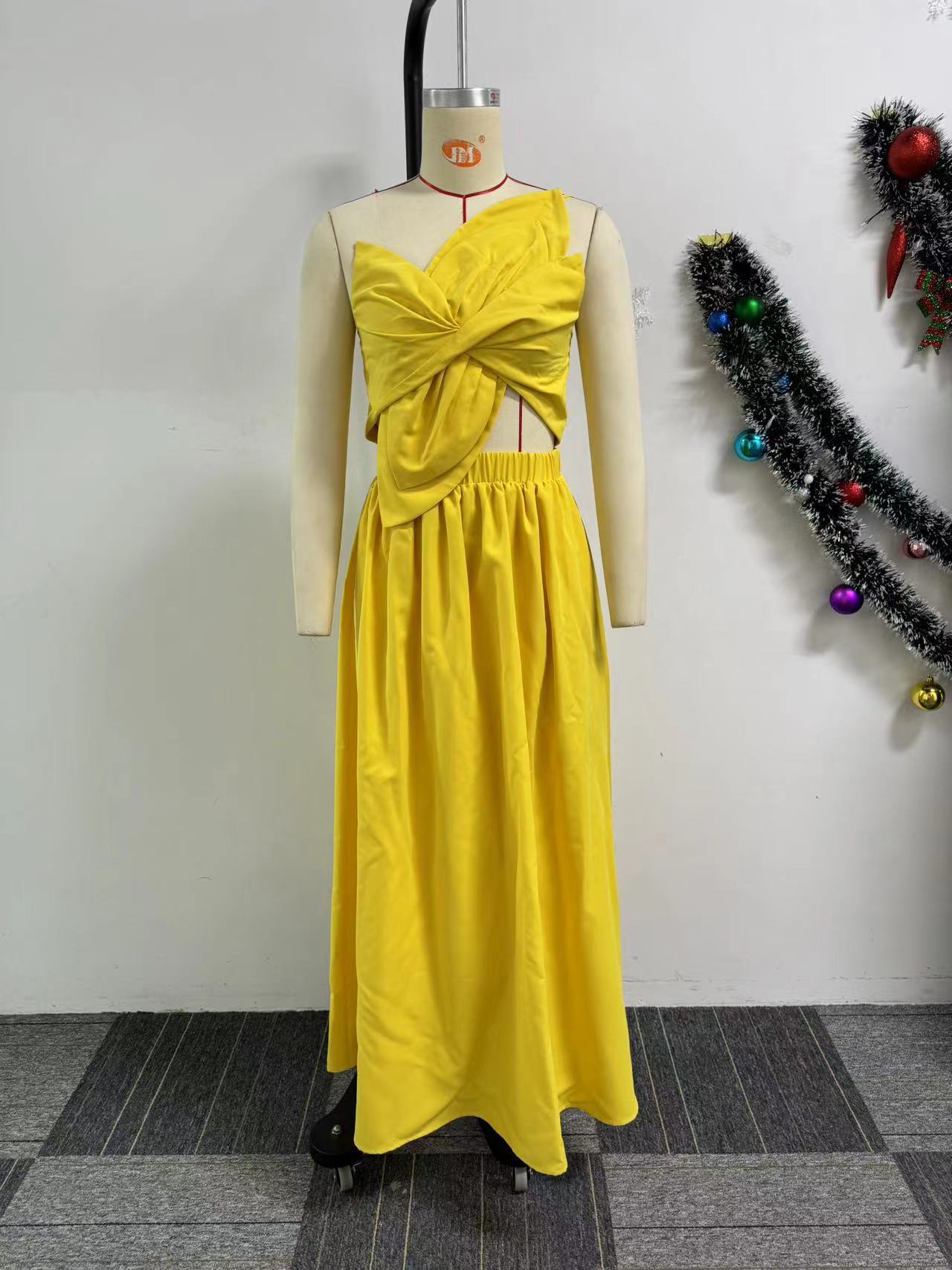 Sexy Solid Color One-Shoulder Petal Hollow Midi Dress 17