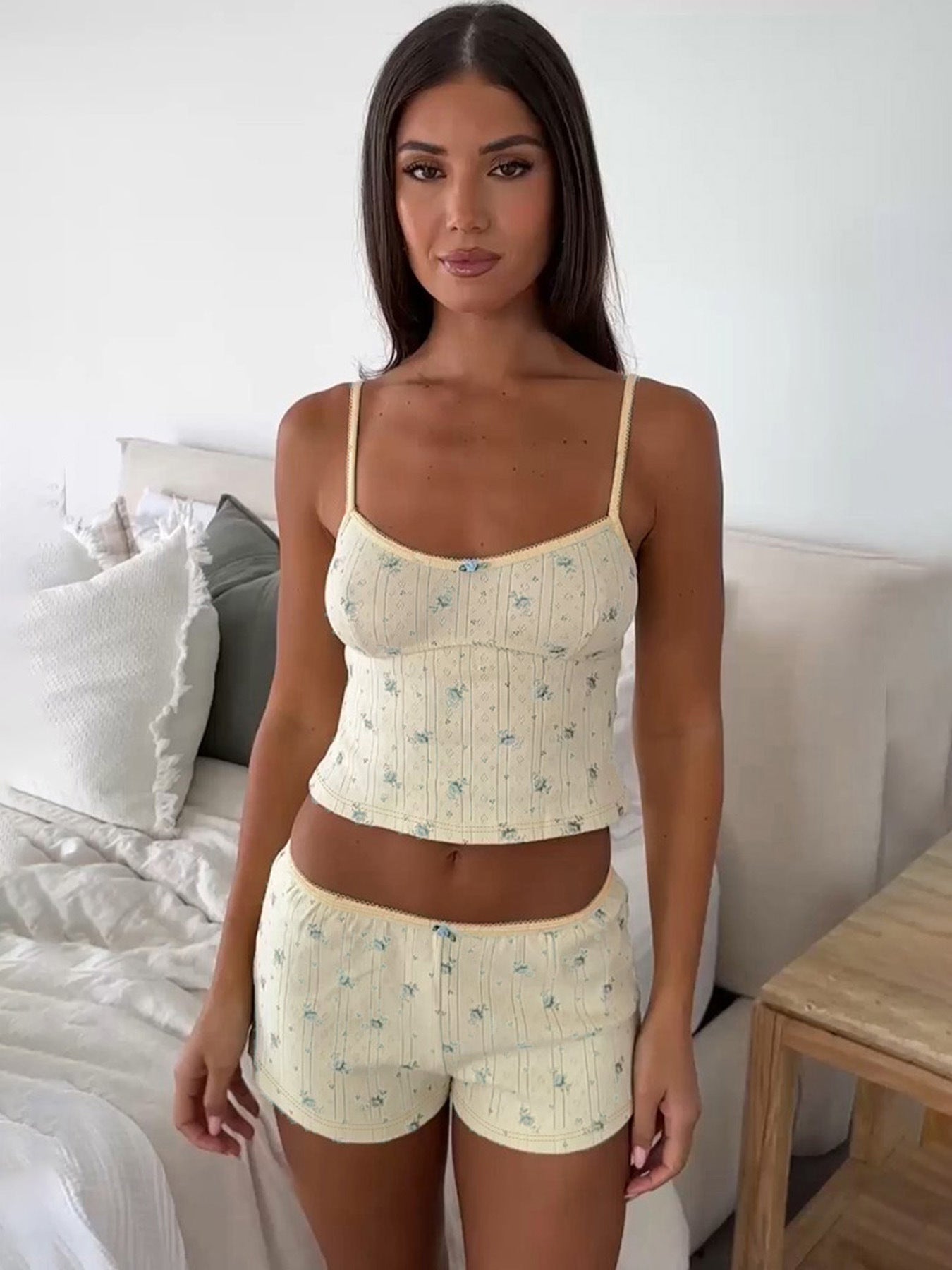 Women Floral Contrast Comfortable Crop Suspender Top and Shorts Two-piece Set 6