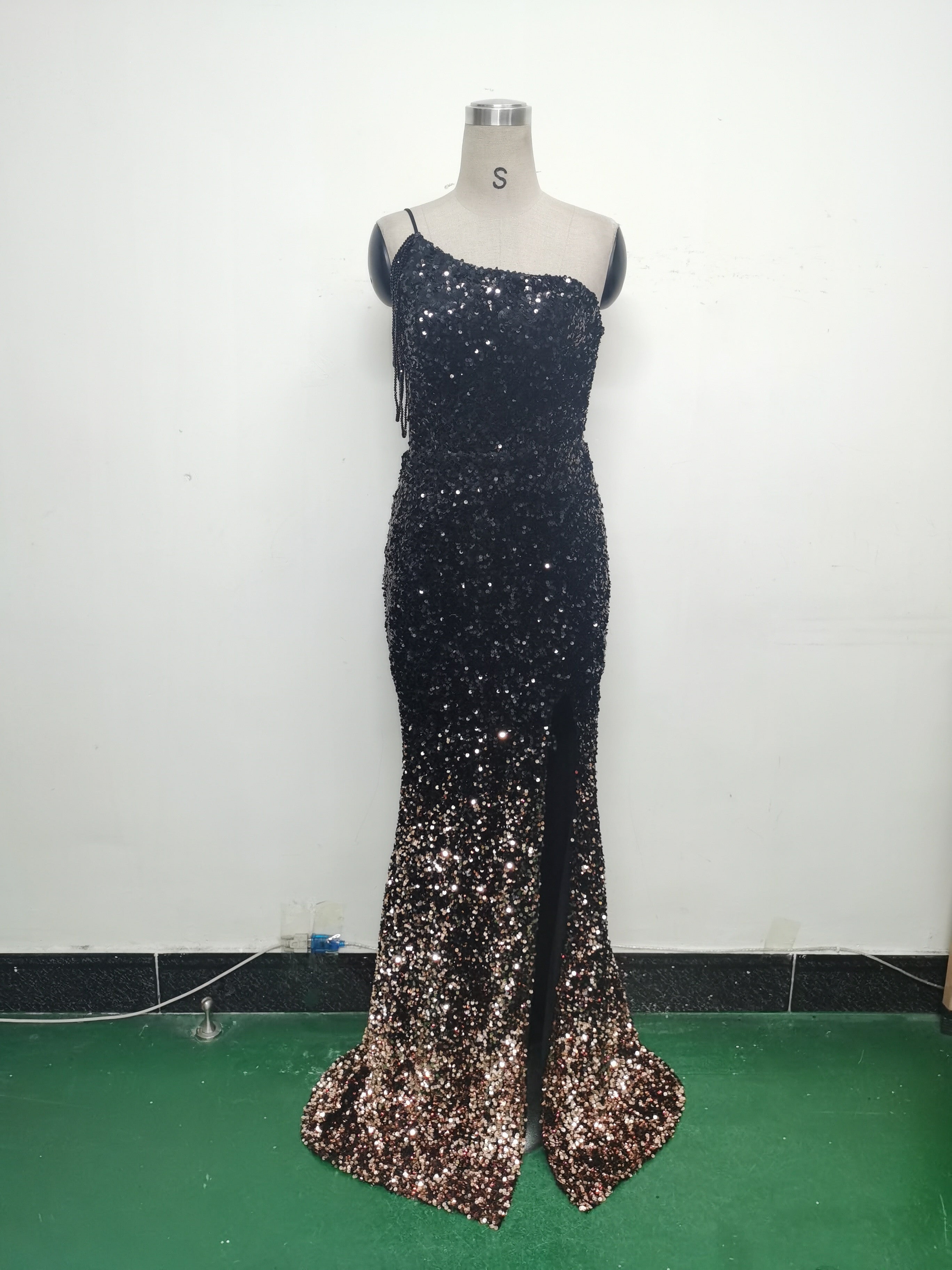 Gradient Sequins One-Shoulder Strap Evening Dress 27