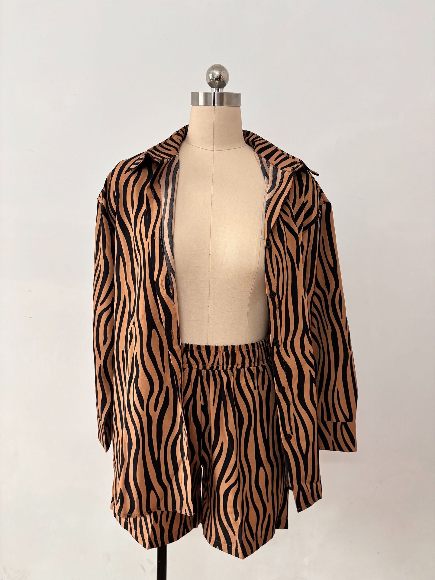 Women Summer Pattern Printed Shirt and Shorts Two-piece Set 8