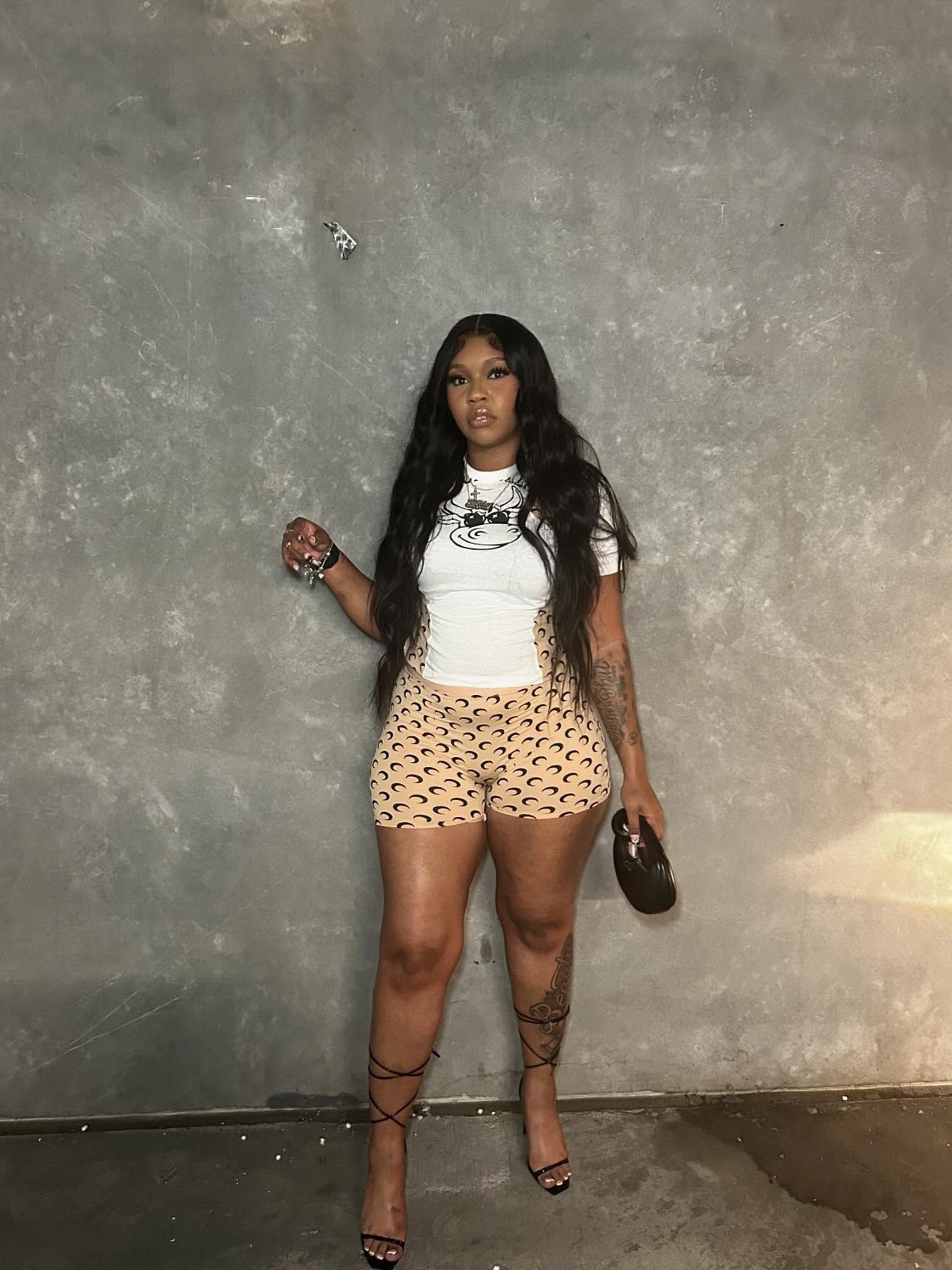 Women color matching short-sleeved top and printed shorts two-piece set 6